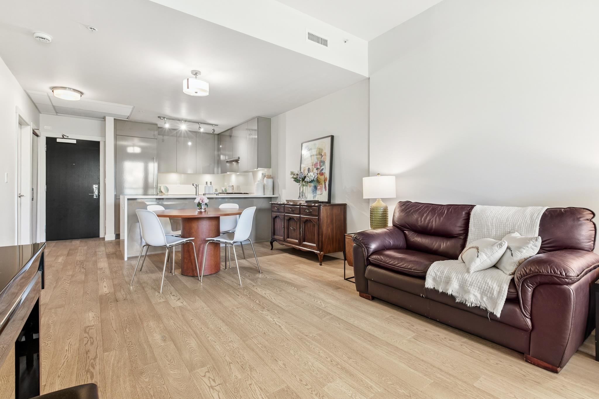 307 4488 CAMBIE STREET Unit: 307