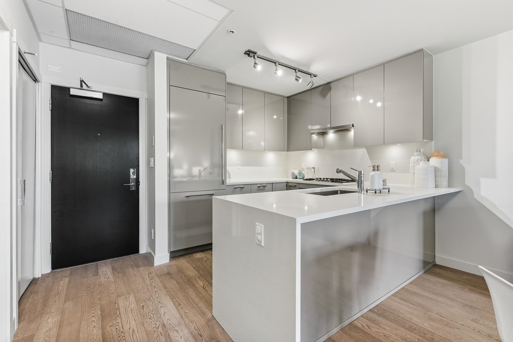 307 4488 CAMBIE STREET Unit: 307
