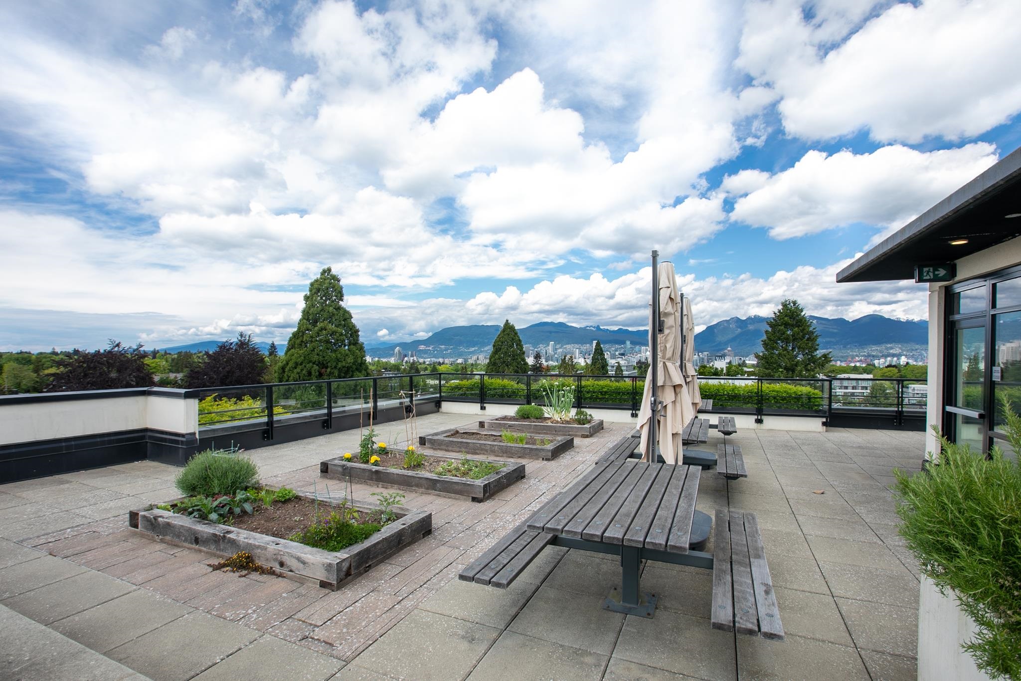 307 4488 CAMBIE STREET Unit: 307