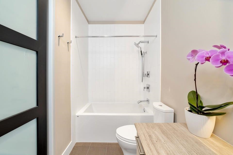 313 220 SALTER STREET Unit: 313