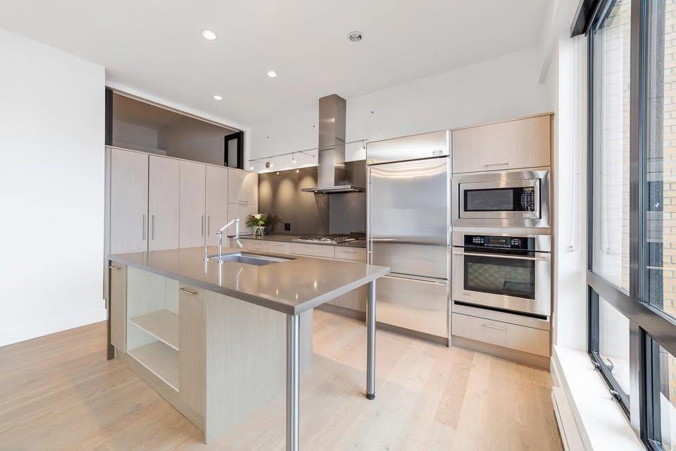 313 220 SALTER STREET Unit: 313