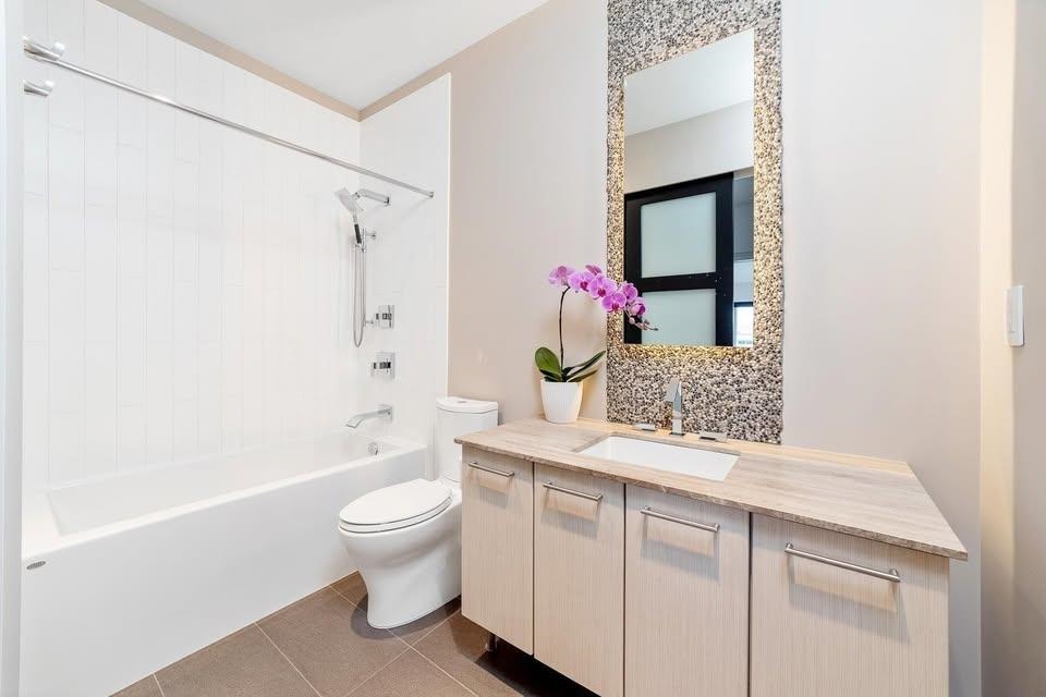 313 220 SALTER STREET Unit: 313