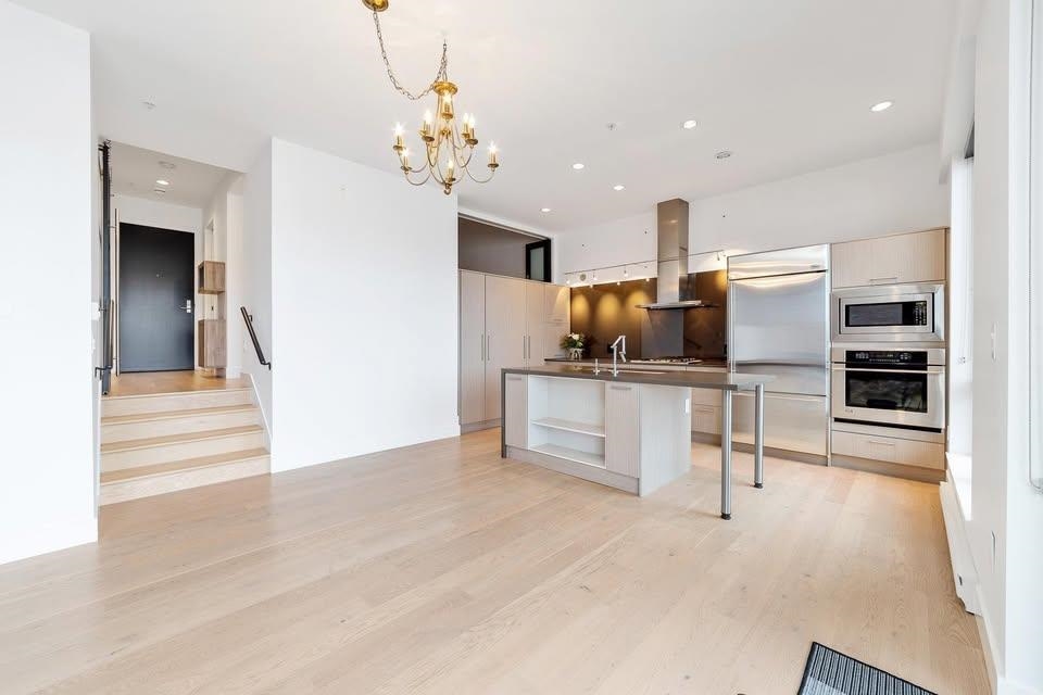 313 220 SALTER STREET Unit: 313