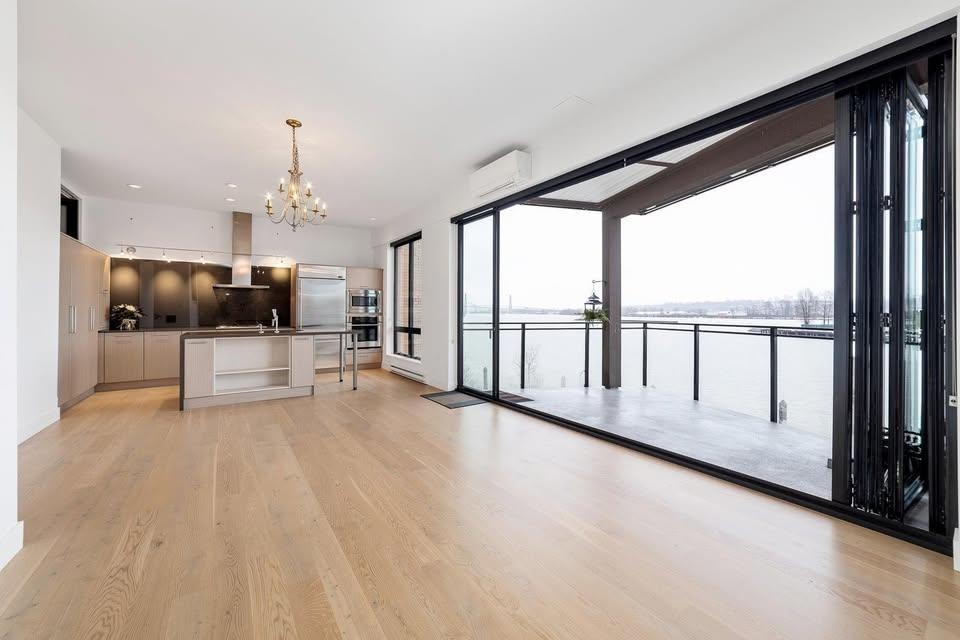 313 220 SALTER STREET Unit: 313