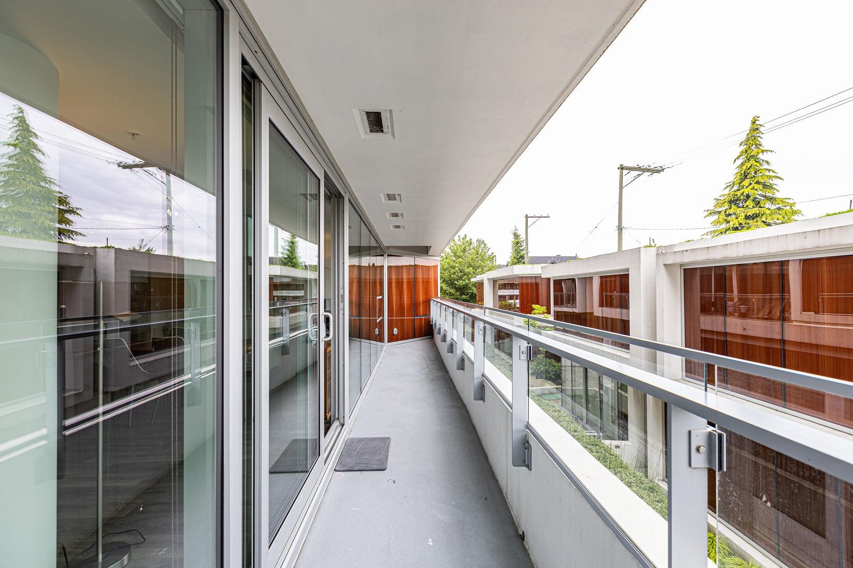 202 5688 WILLOW STREET Unit: 202