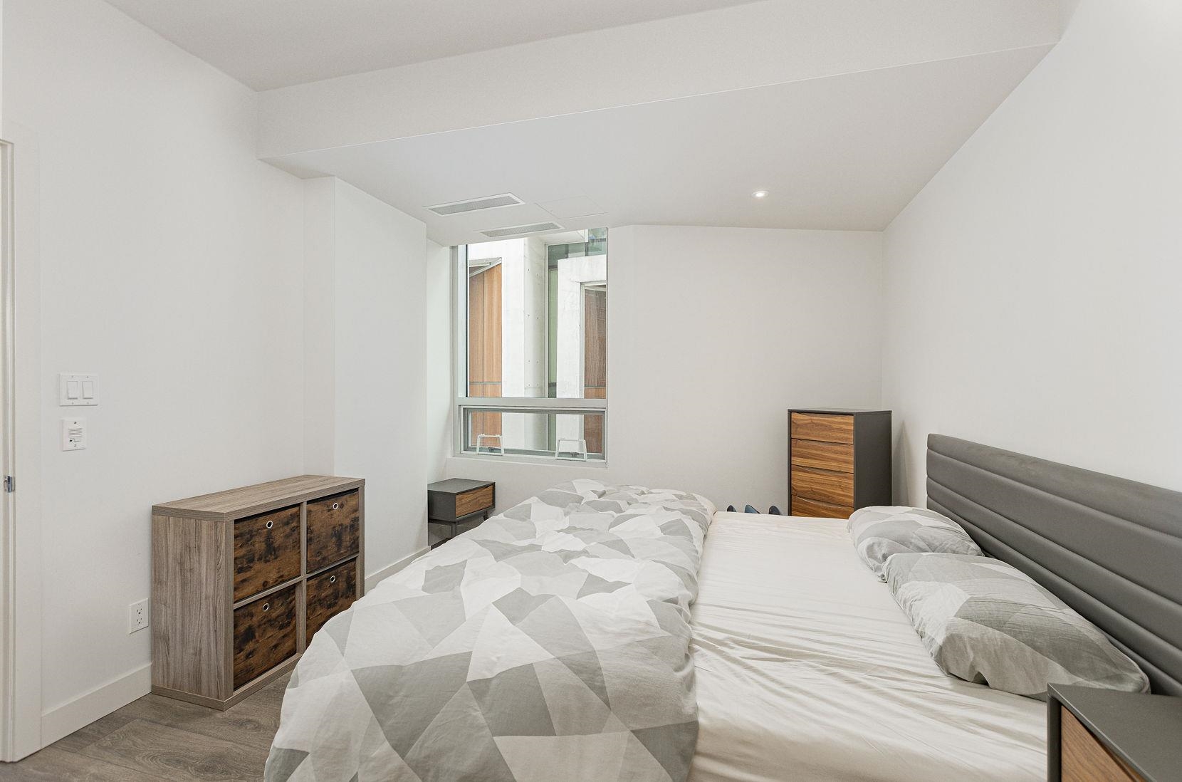 202 5688 WILLOW STREET Unit: 202