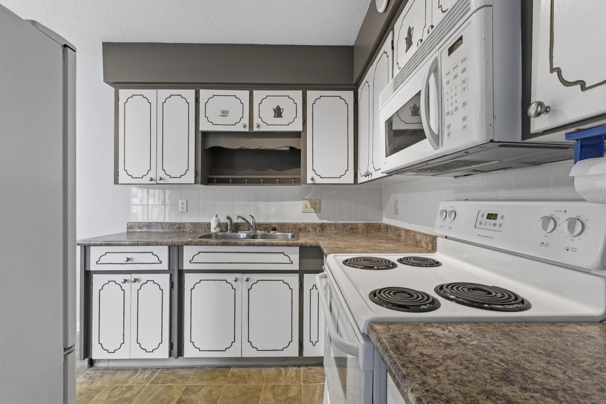 108 2853 W BOURQUIN CRESCENT Unit: 108