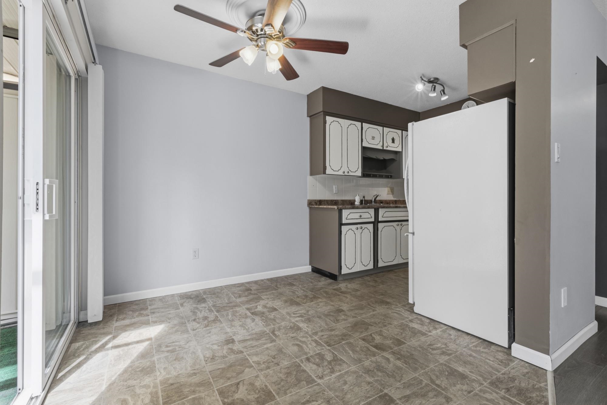 108 2853 W BOURQUIN CRESCENT Unit: 108