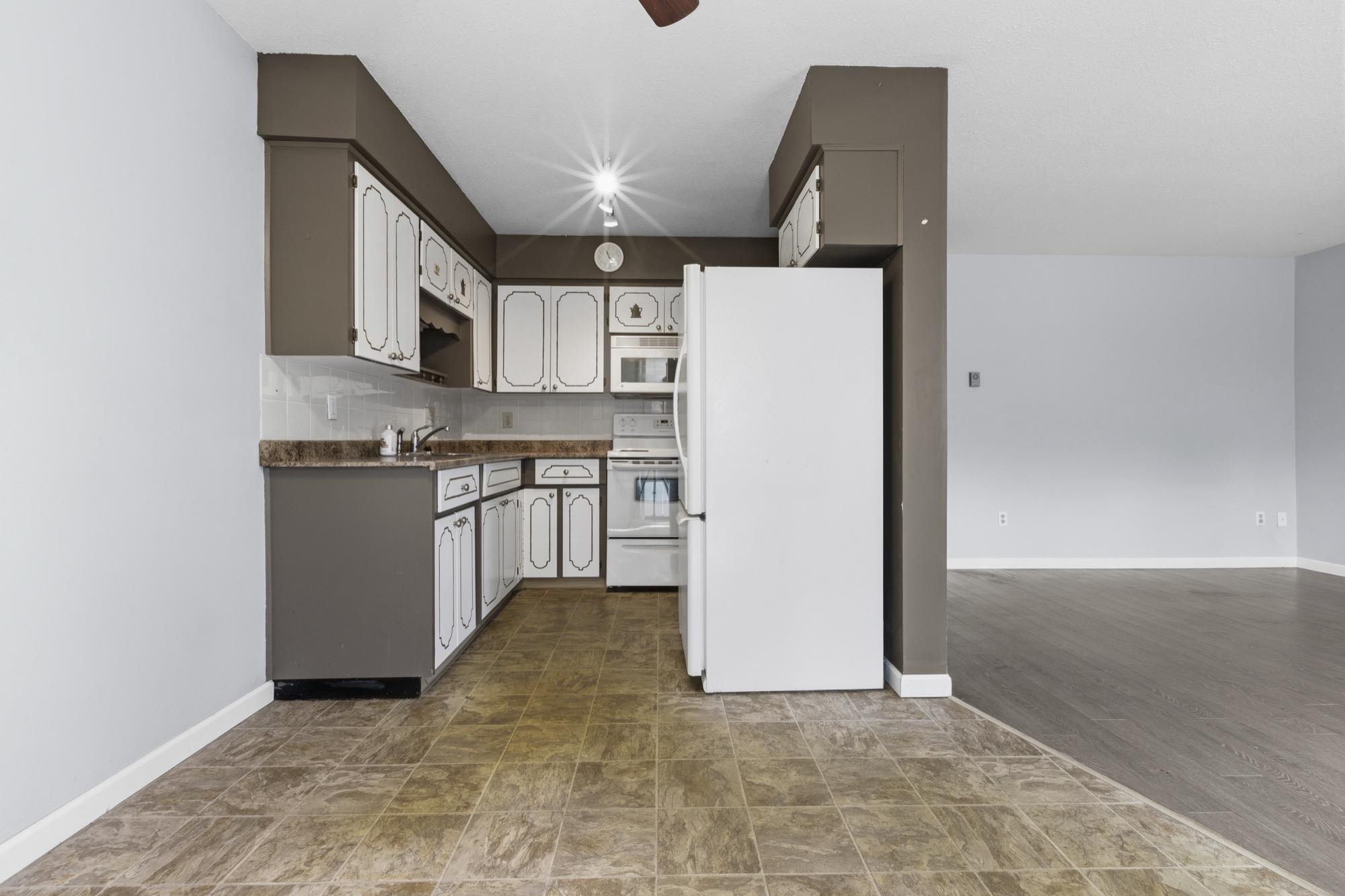 108 2853 W BOURQUIN CRESCENT Unit: 108