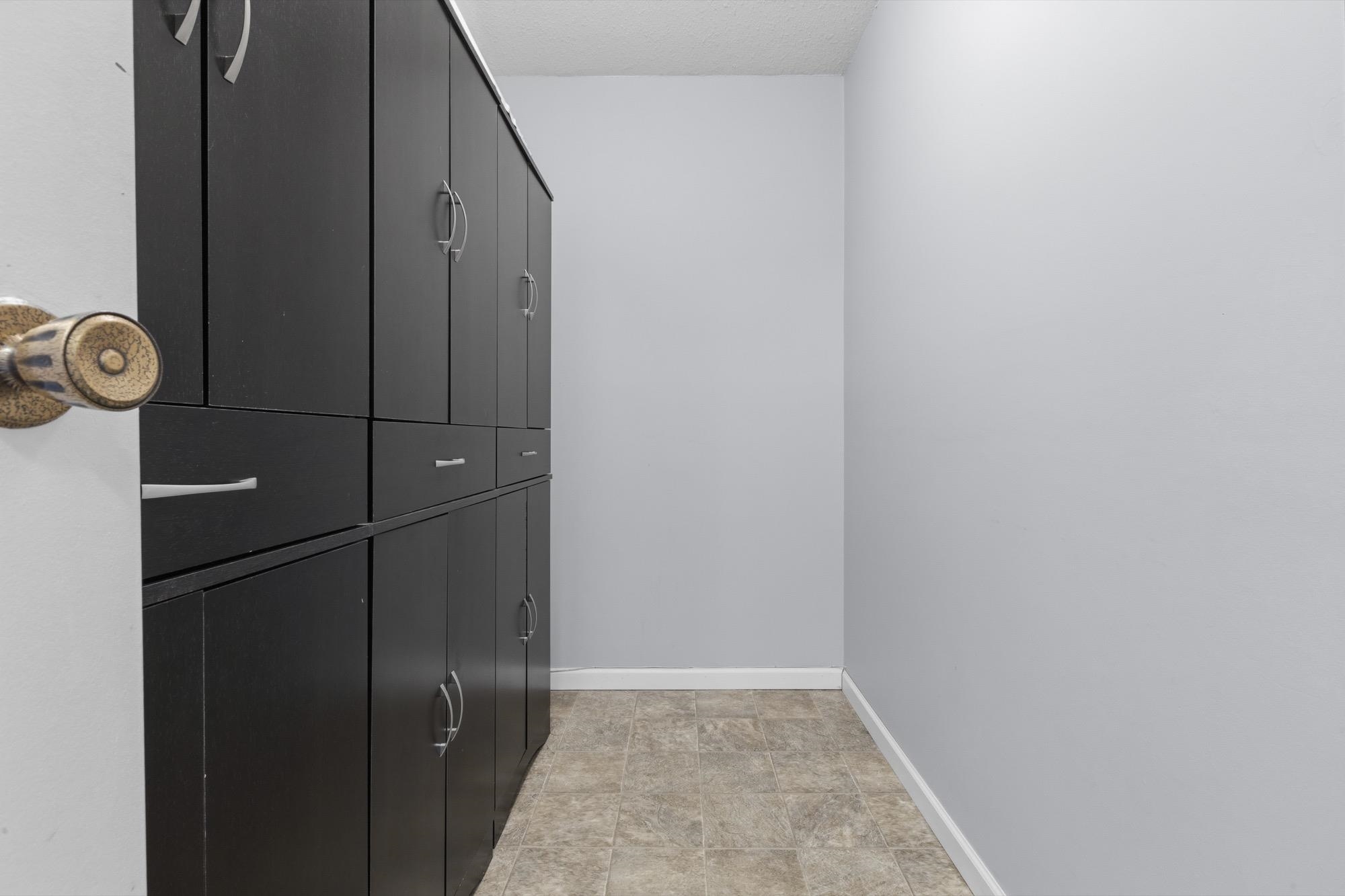 108 2853 W BOURQUIN CRESCENT Unit: 108