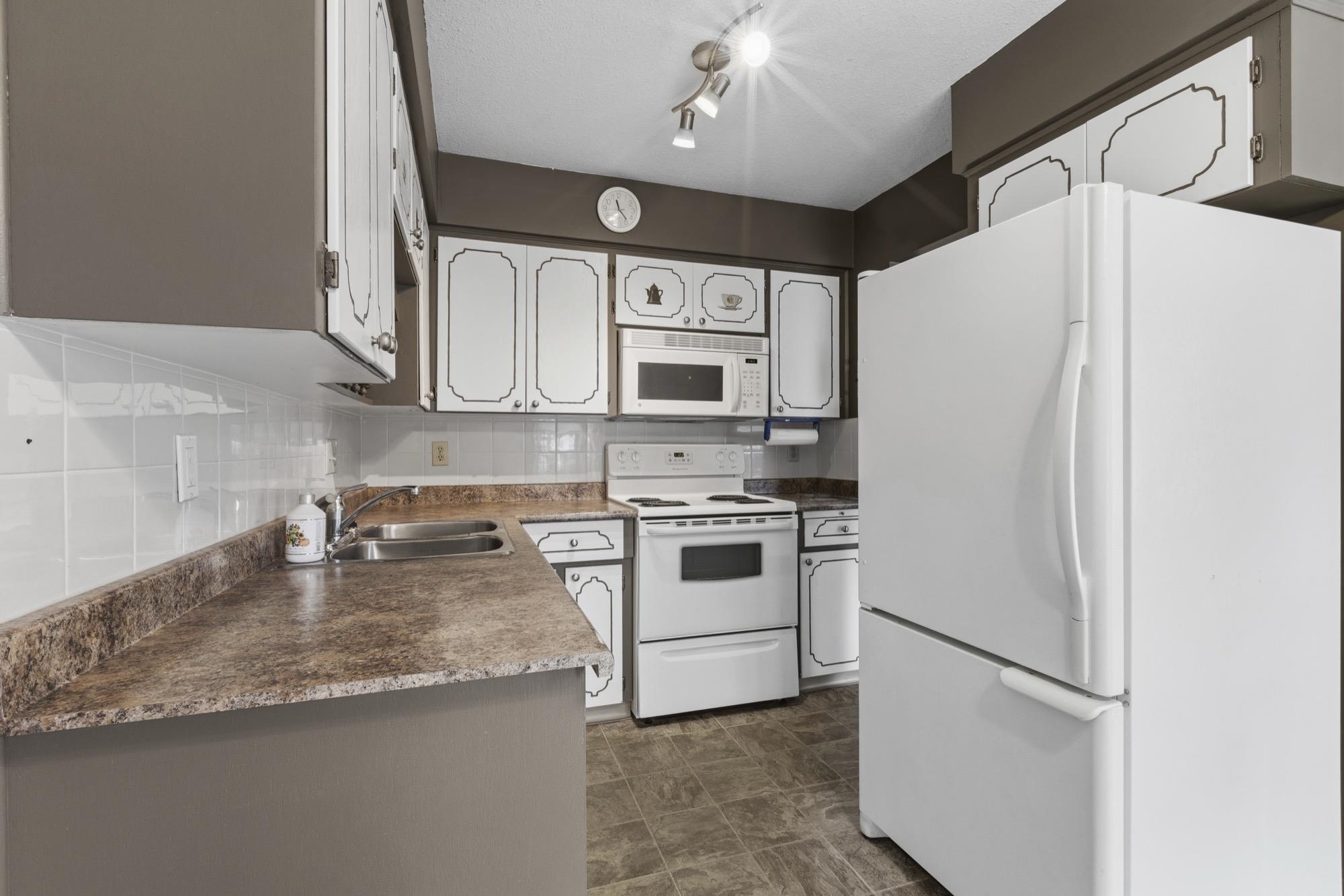 108 2853 W BOURQUIN CRESCENT Unit: 108