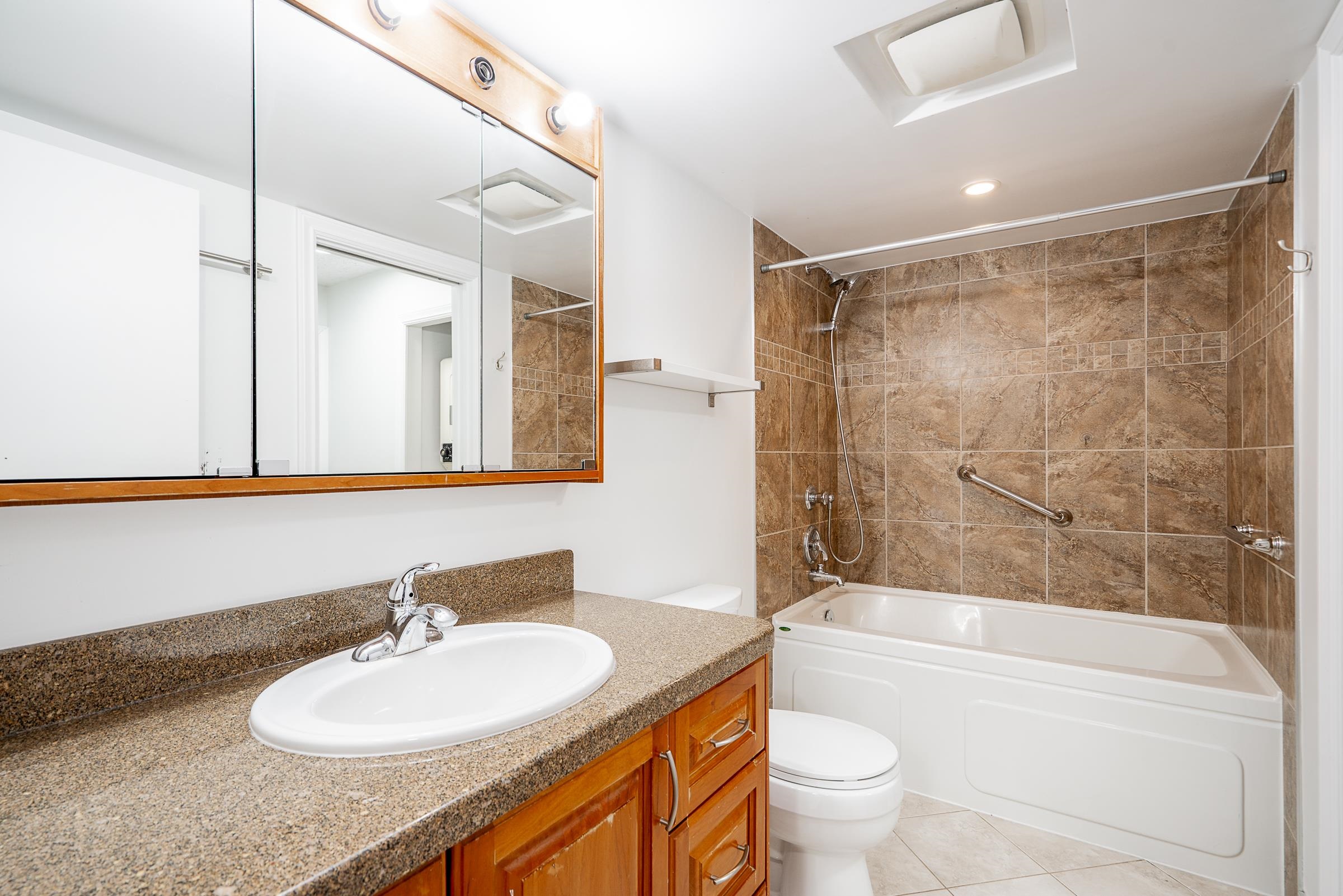 301 2320 W 40TH AVENUE Unit: 301
