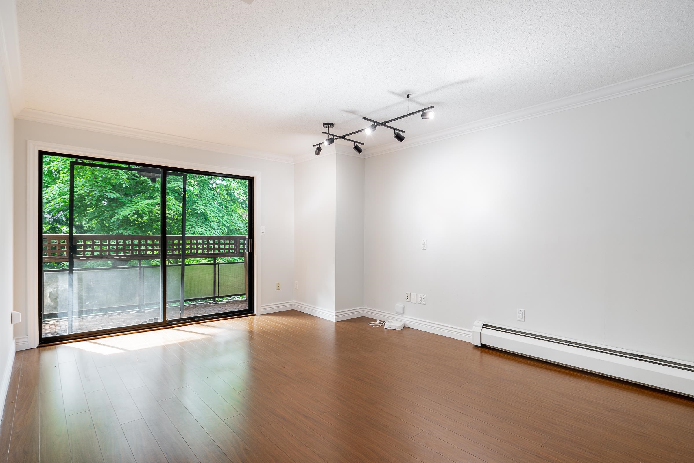 301 2320 W 40TH AVENUE Unit: 301