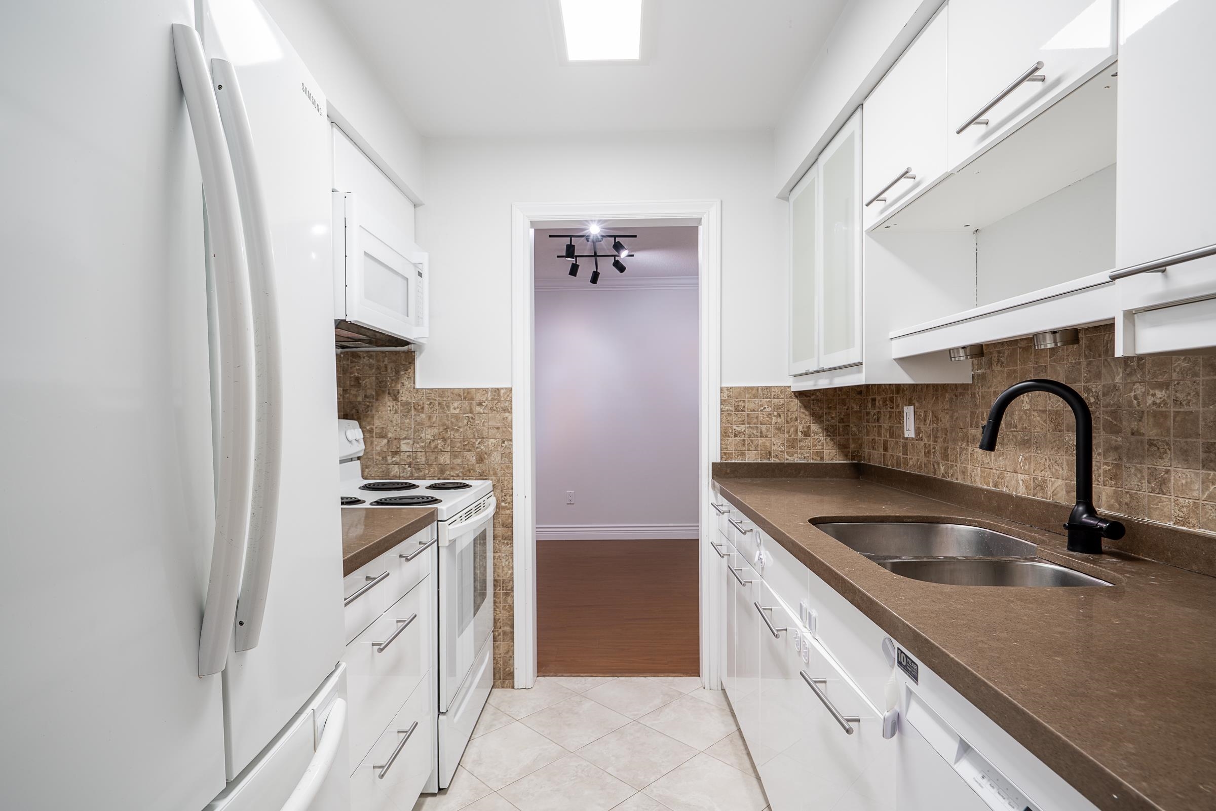 301 2320 W 40TH AVENUE Unit: 301