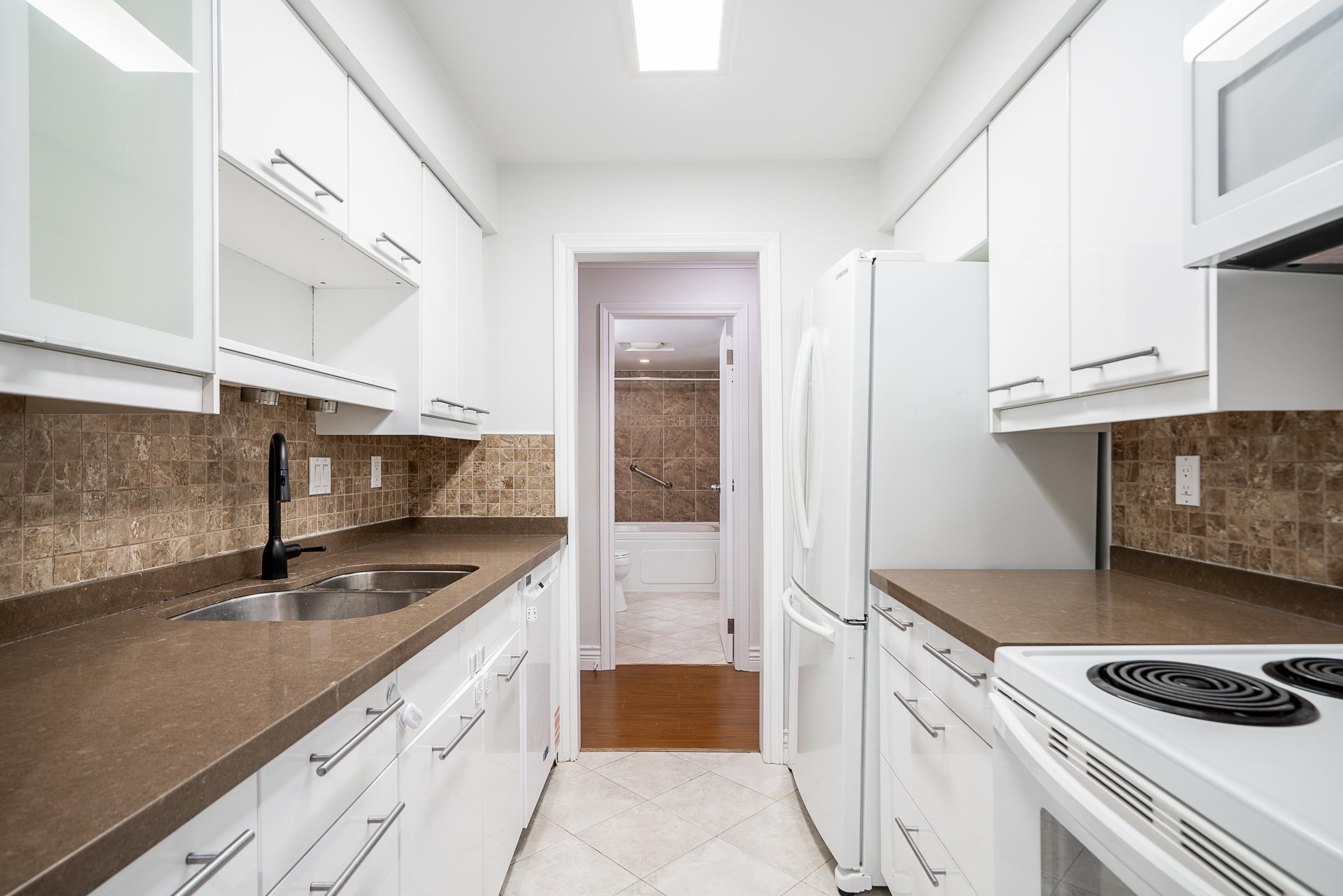 301 2320 W 40TH AVENUE Unit: 301