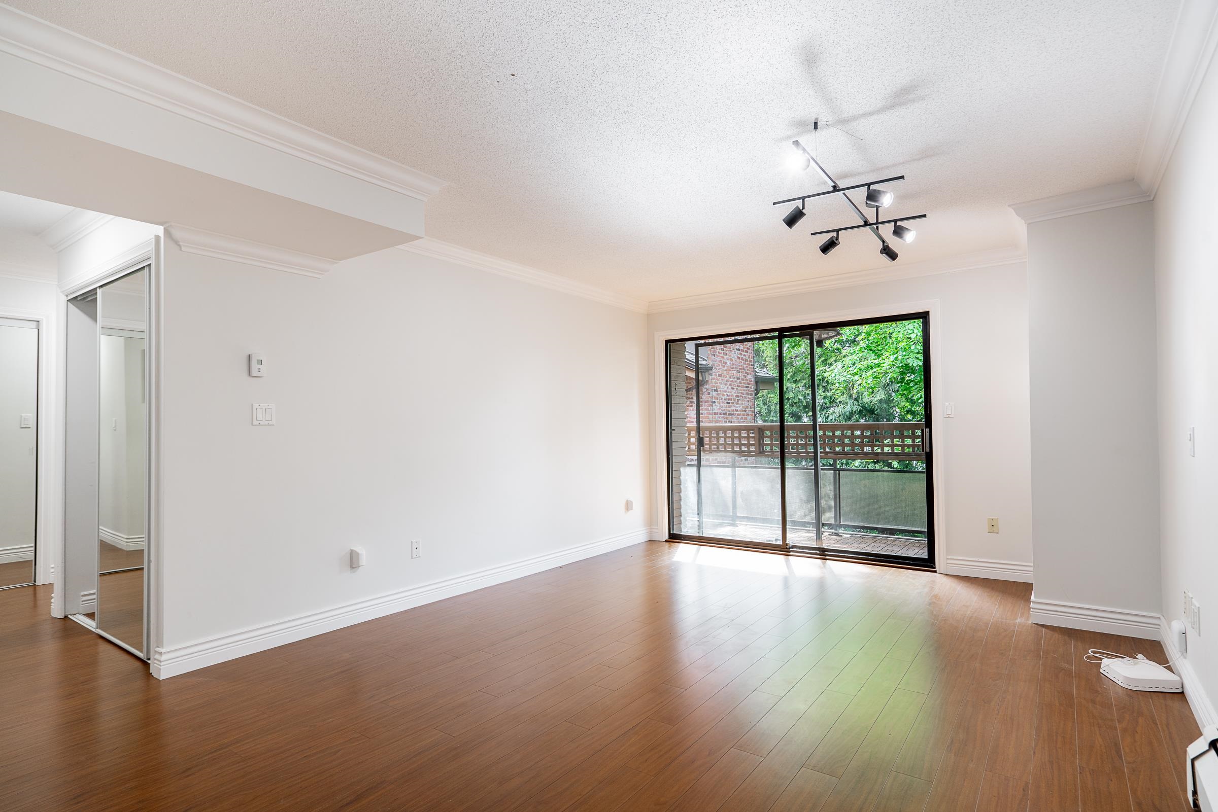 301 2320 W 40TH AVENUE Unit: 301