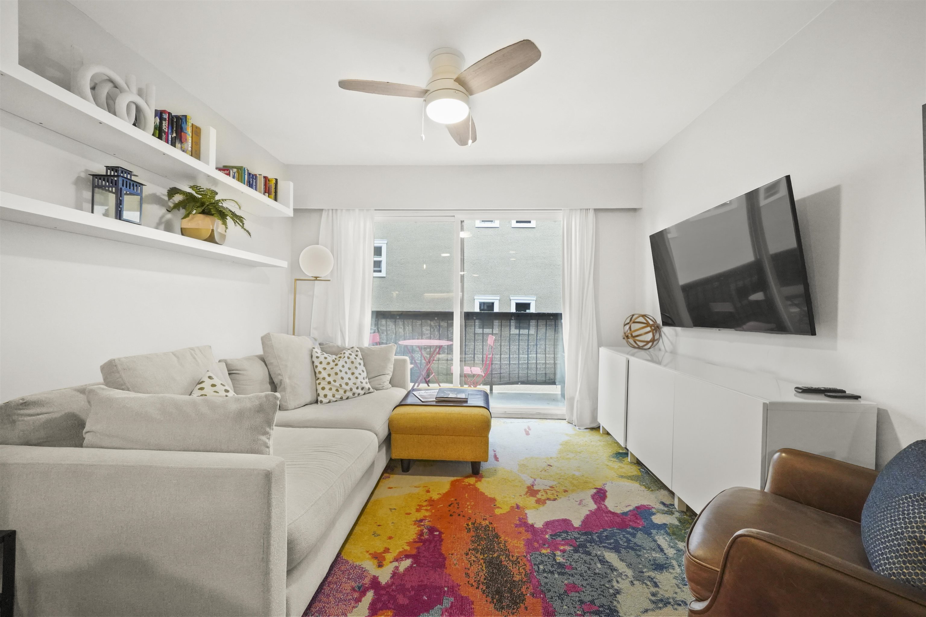 200 2033 W 7TH AVENUE Unit: 200