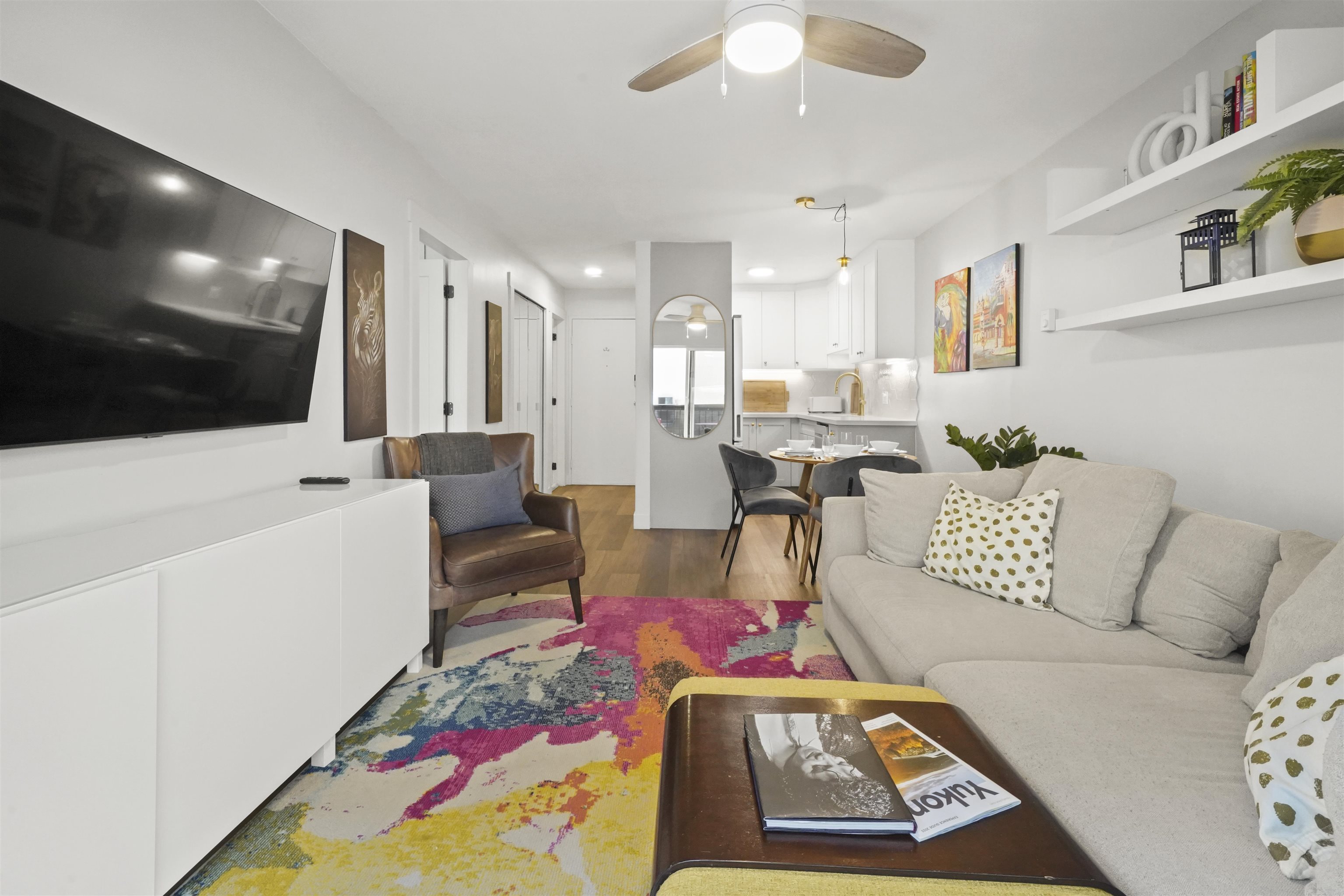200 2033 W 7TH AVENUE Unit: 200