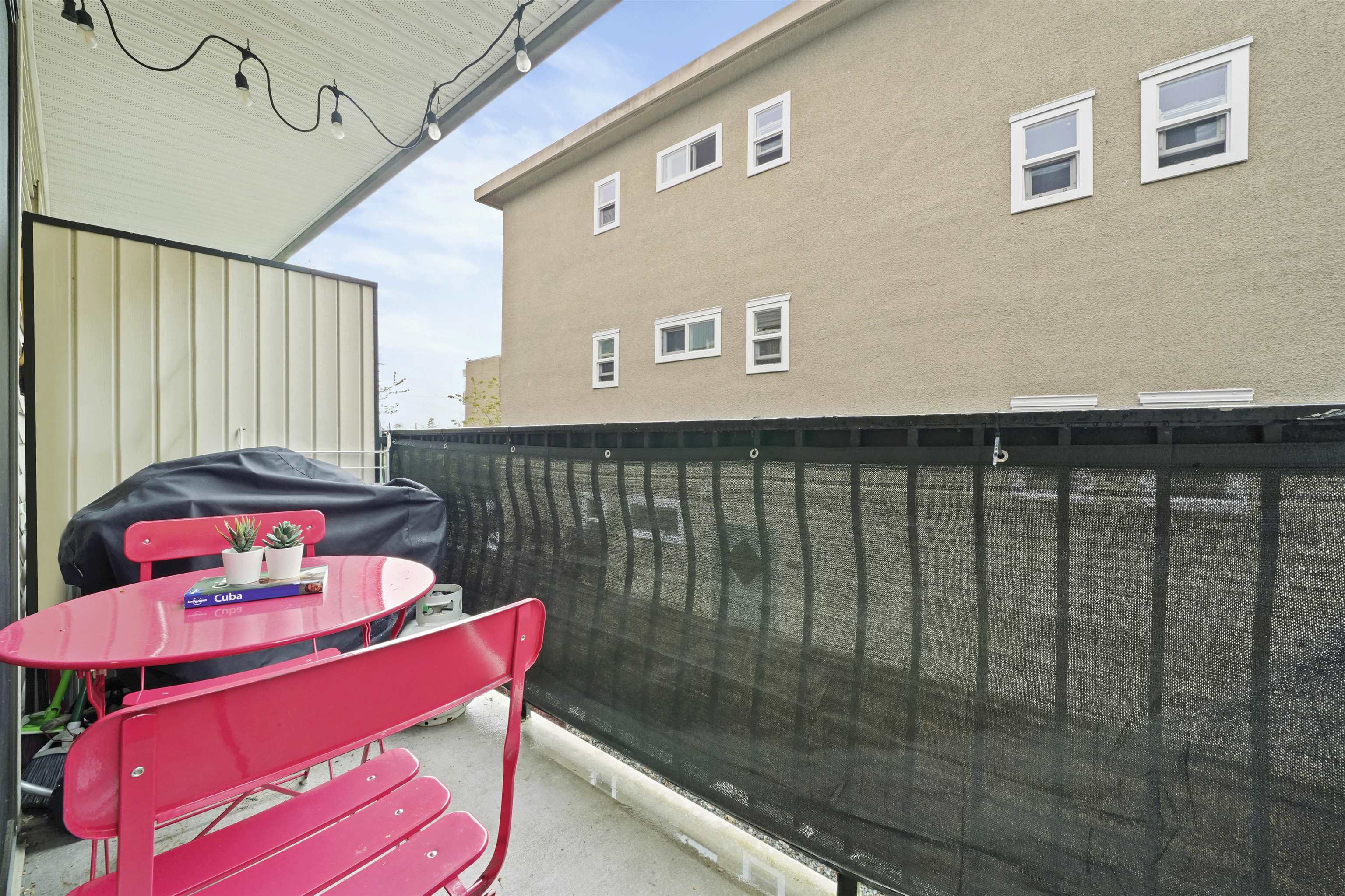 200 2033 W 7TH AVENUE Unit: 200