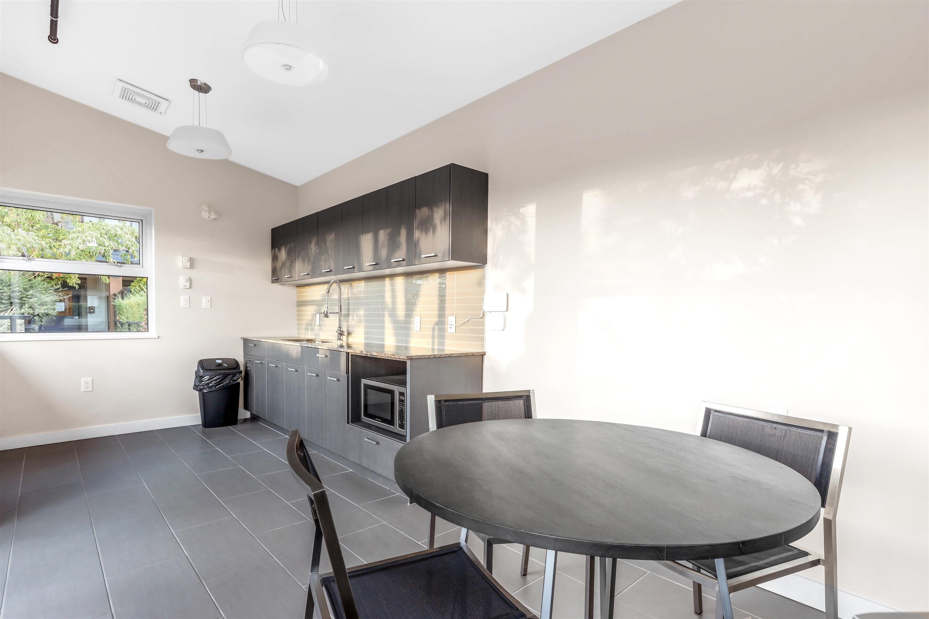 204 1177 MARINE DRIVE Unit: 204