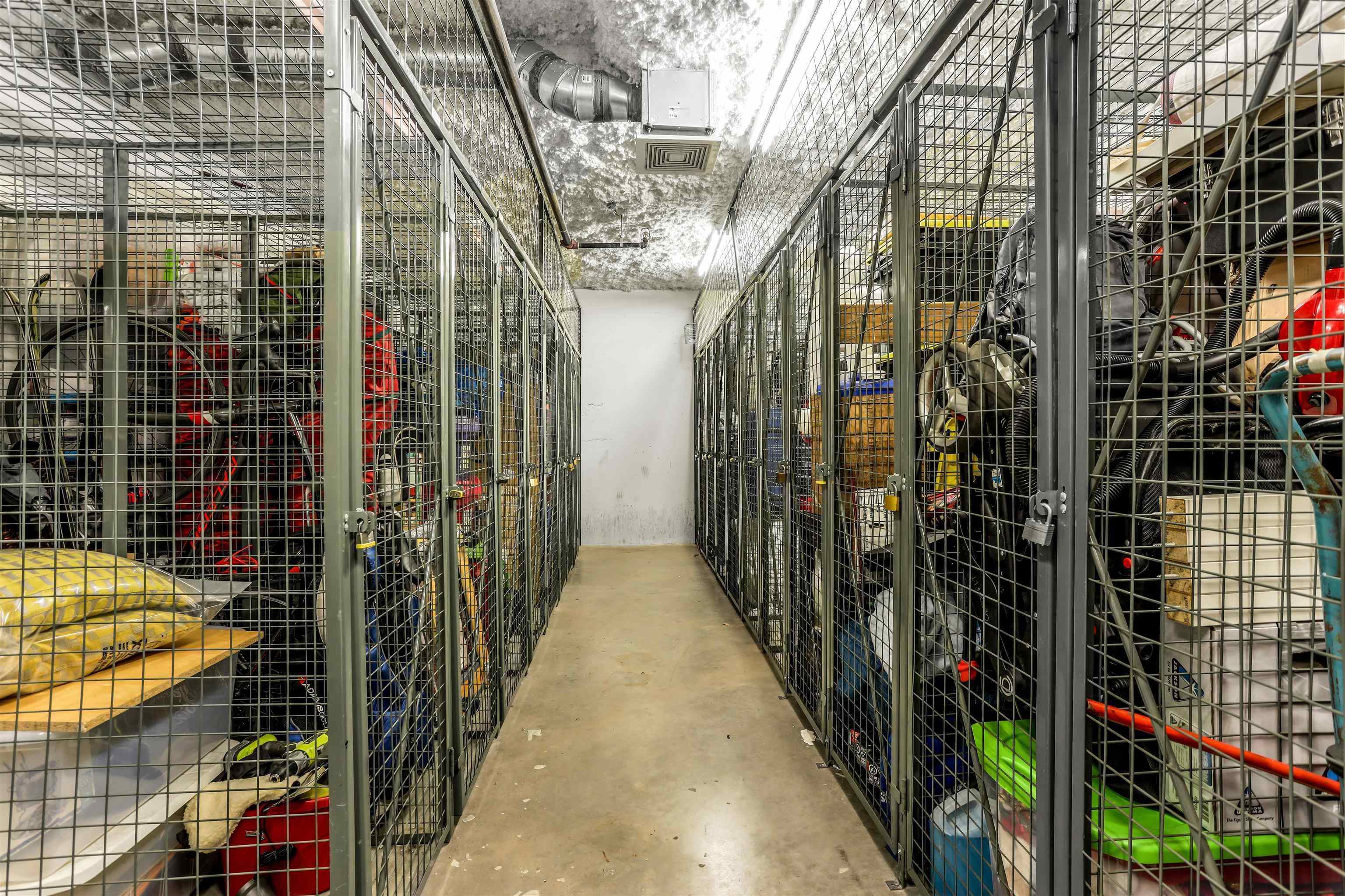 204 1177 MARINE DRIVE Unit: 204