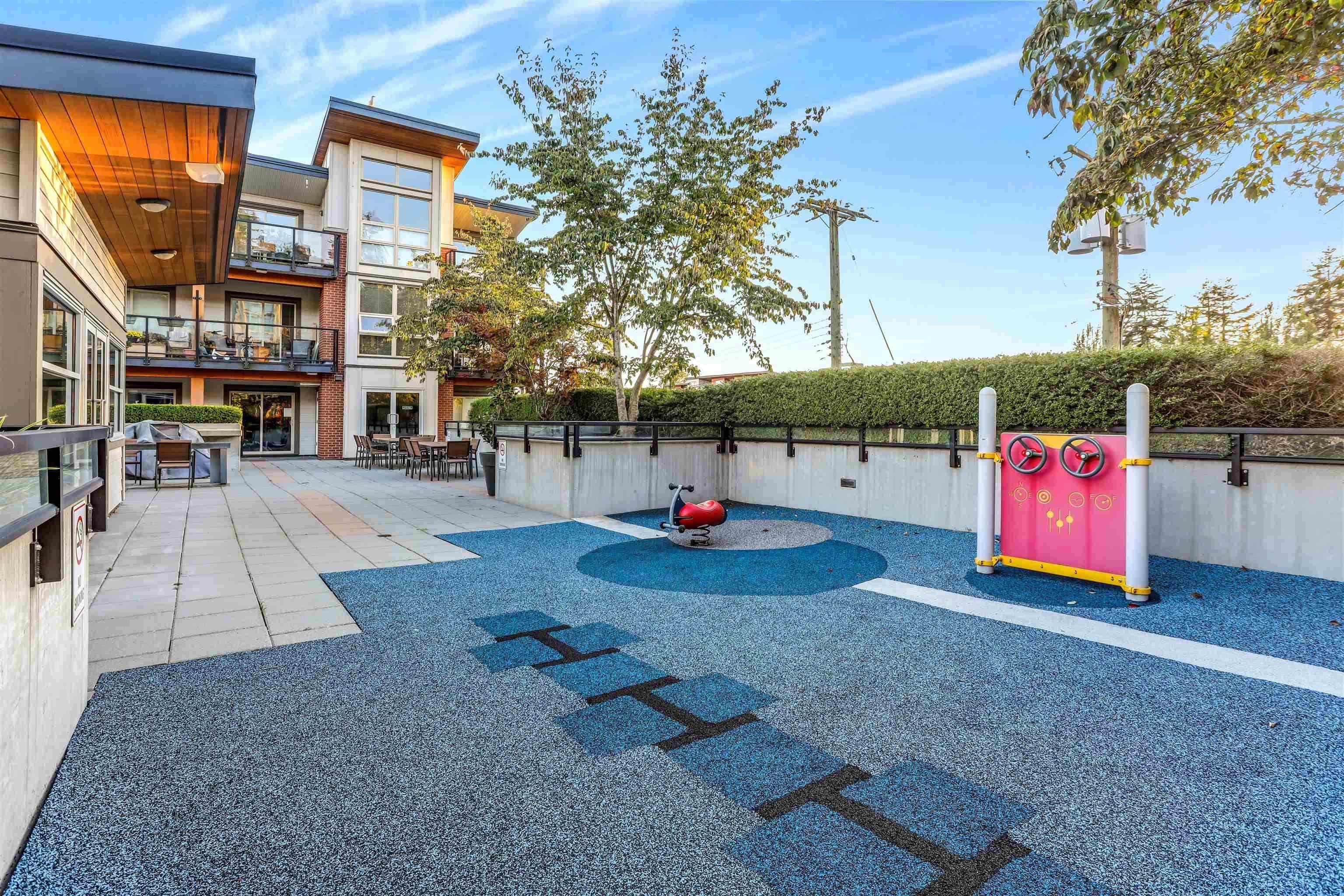 204 1177 MARINE DRIVE Unit: 204