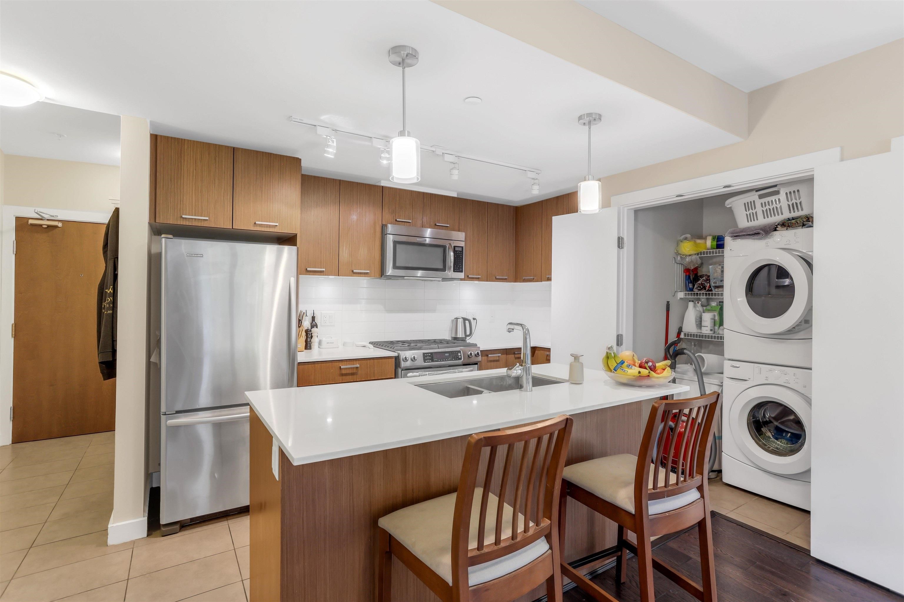 204 1177 MARINE DRIVE Unit: 204