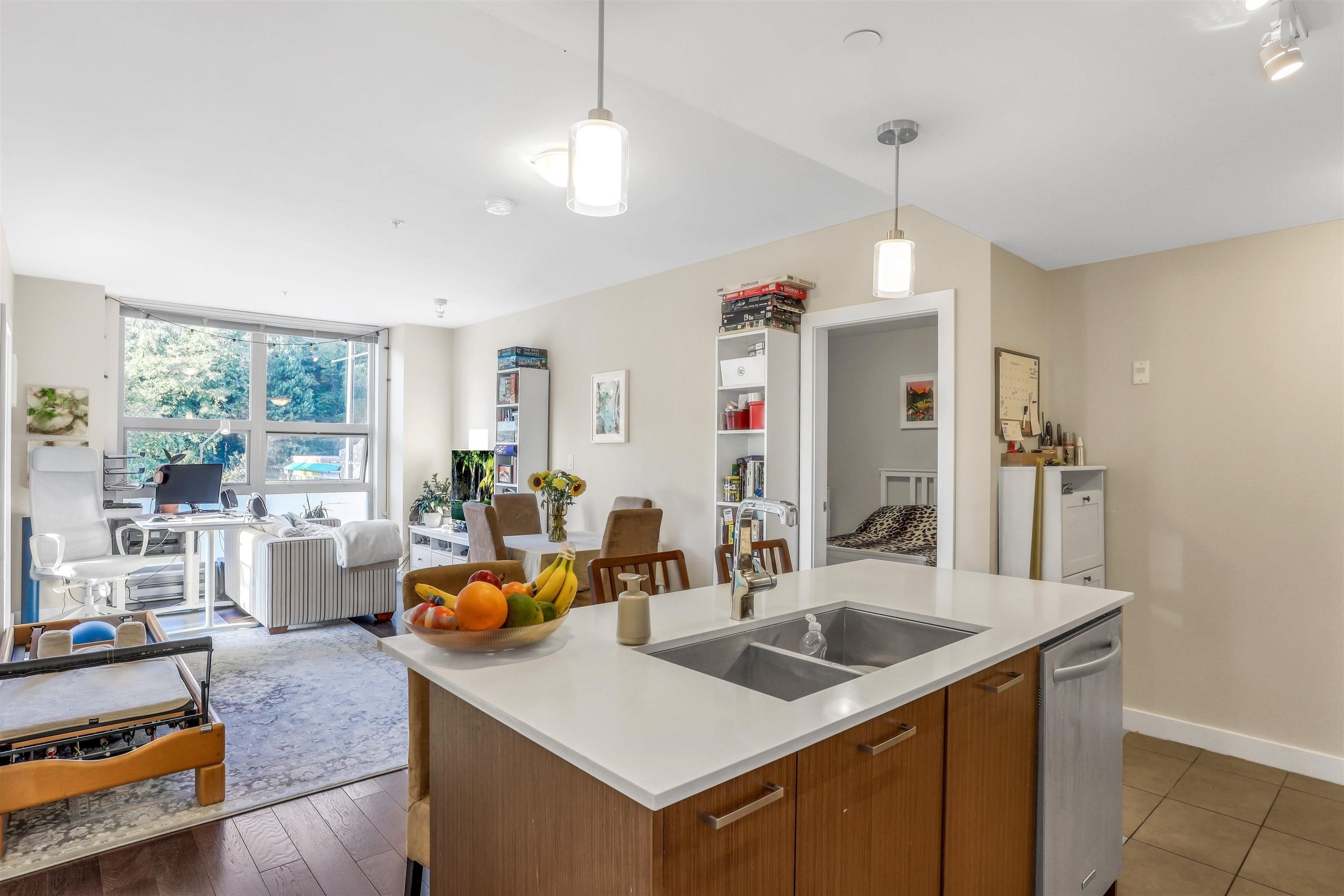 204 1177 MARINE DRIVE Unit: 204
