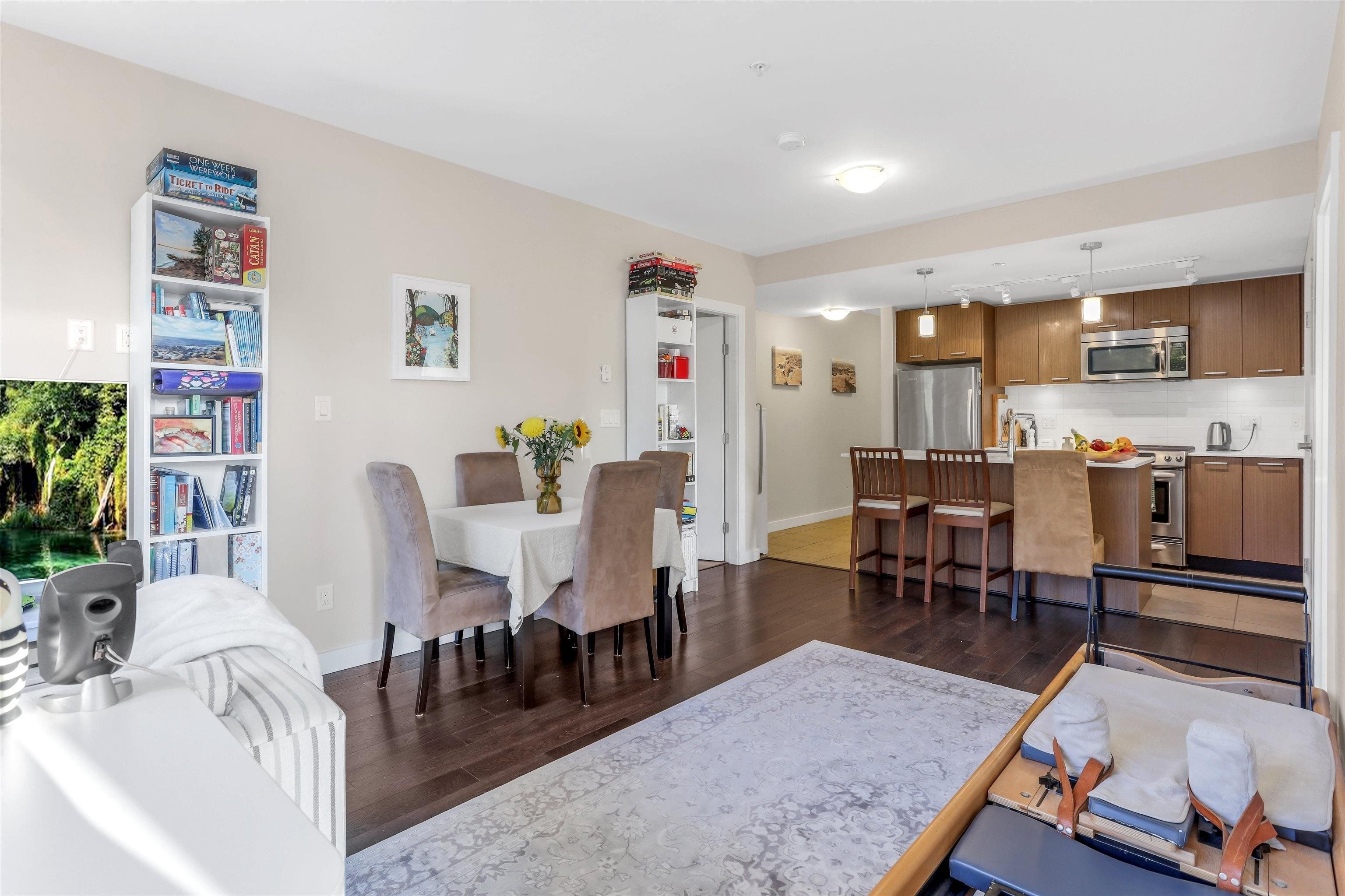 204 1177 MARINE DRIVE Unit: 204