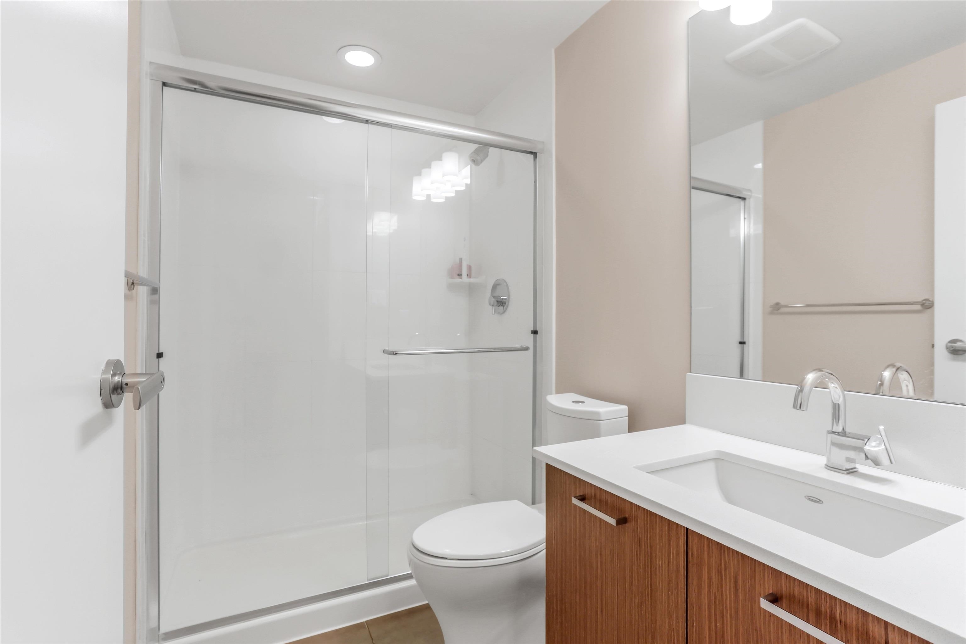 204 1177 MARINE DRIVE Unit: 204
