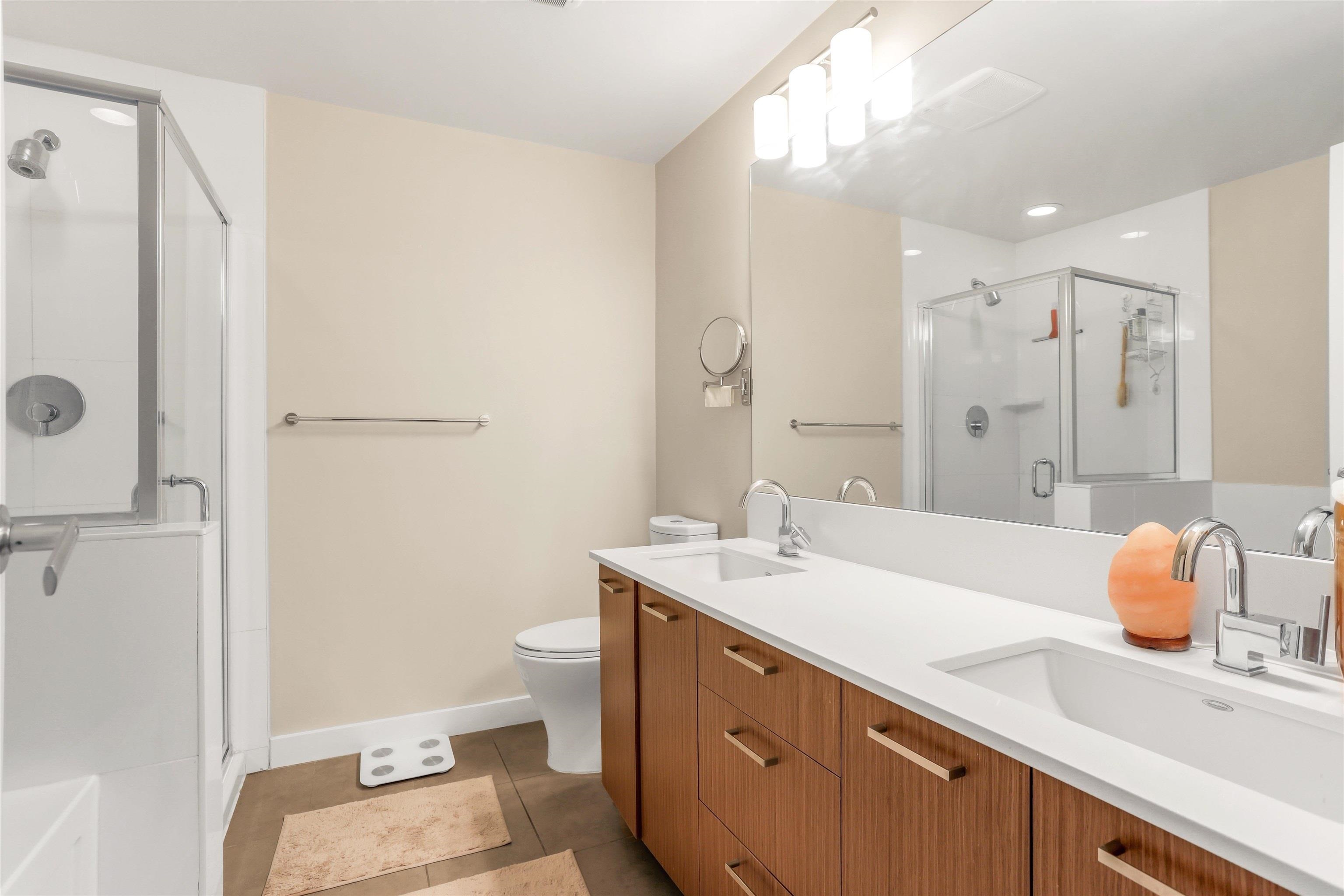204 1177 MARINE DRIVE Unit: 204