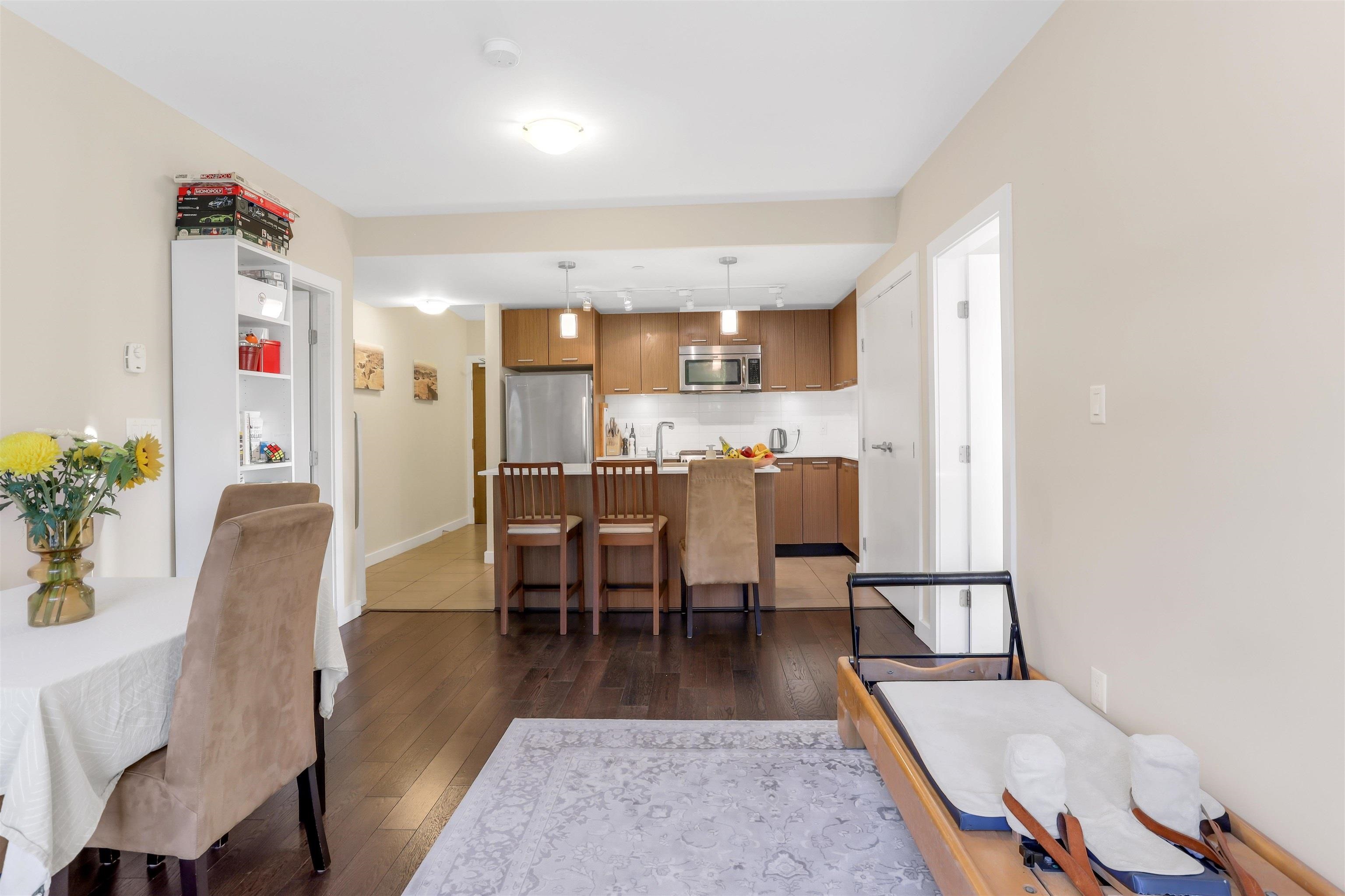 204 1177 MARINE DRIVE Unit: 204