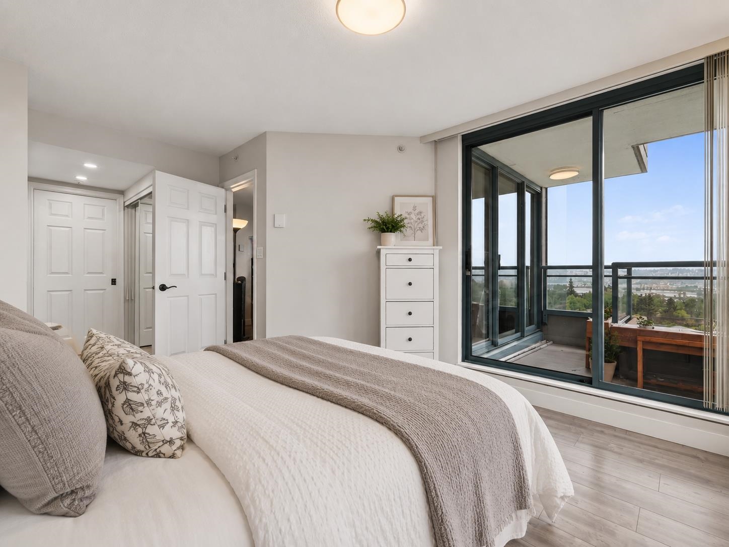 1207 13353 108 AVENUE Unit: 1207