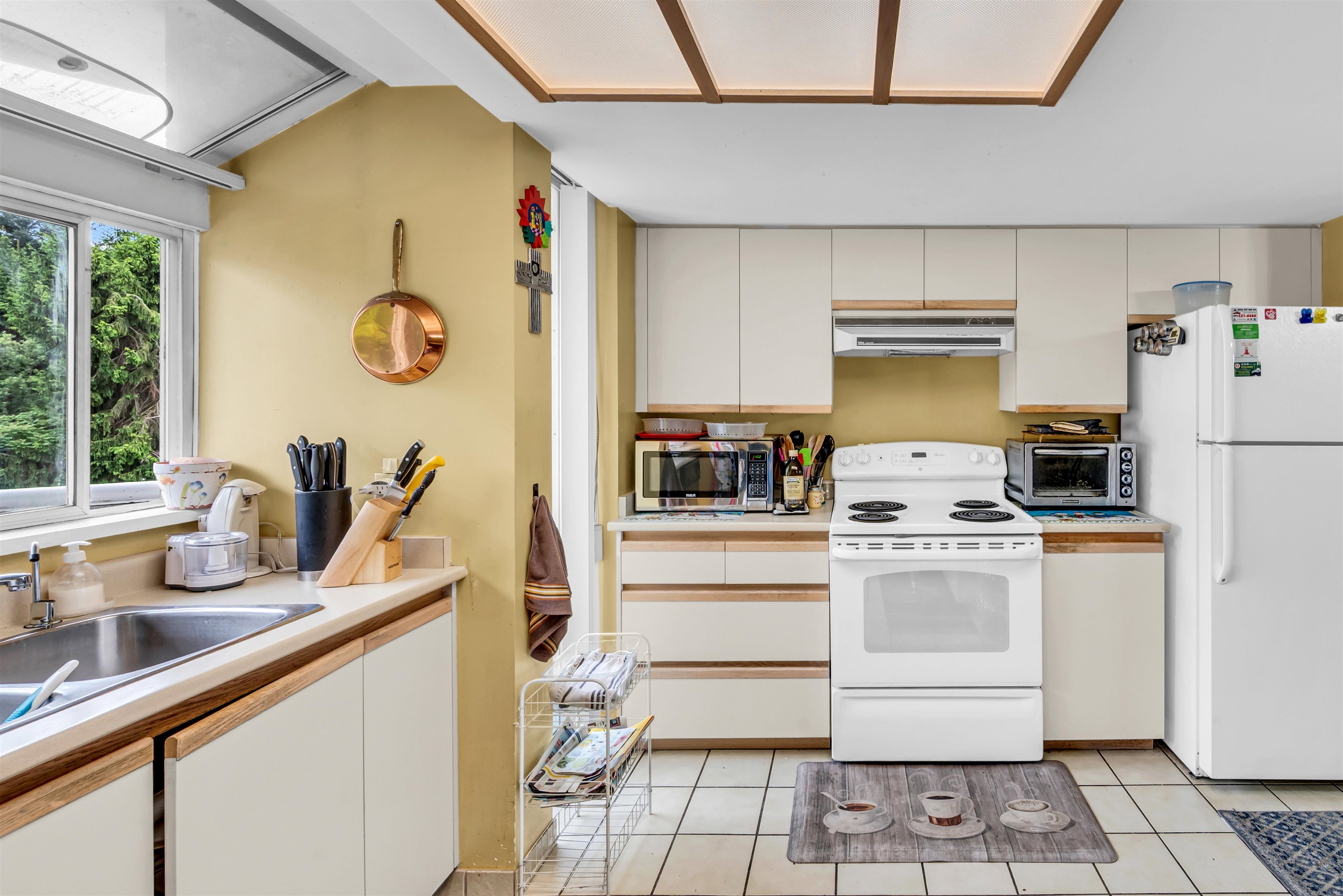 402 71 JAMIESON COURT Unit: 402