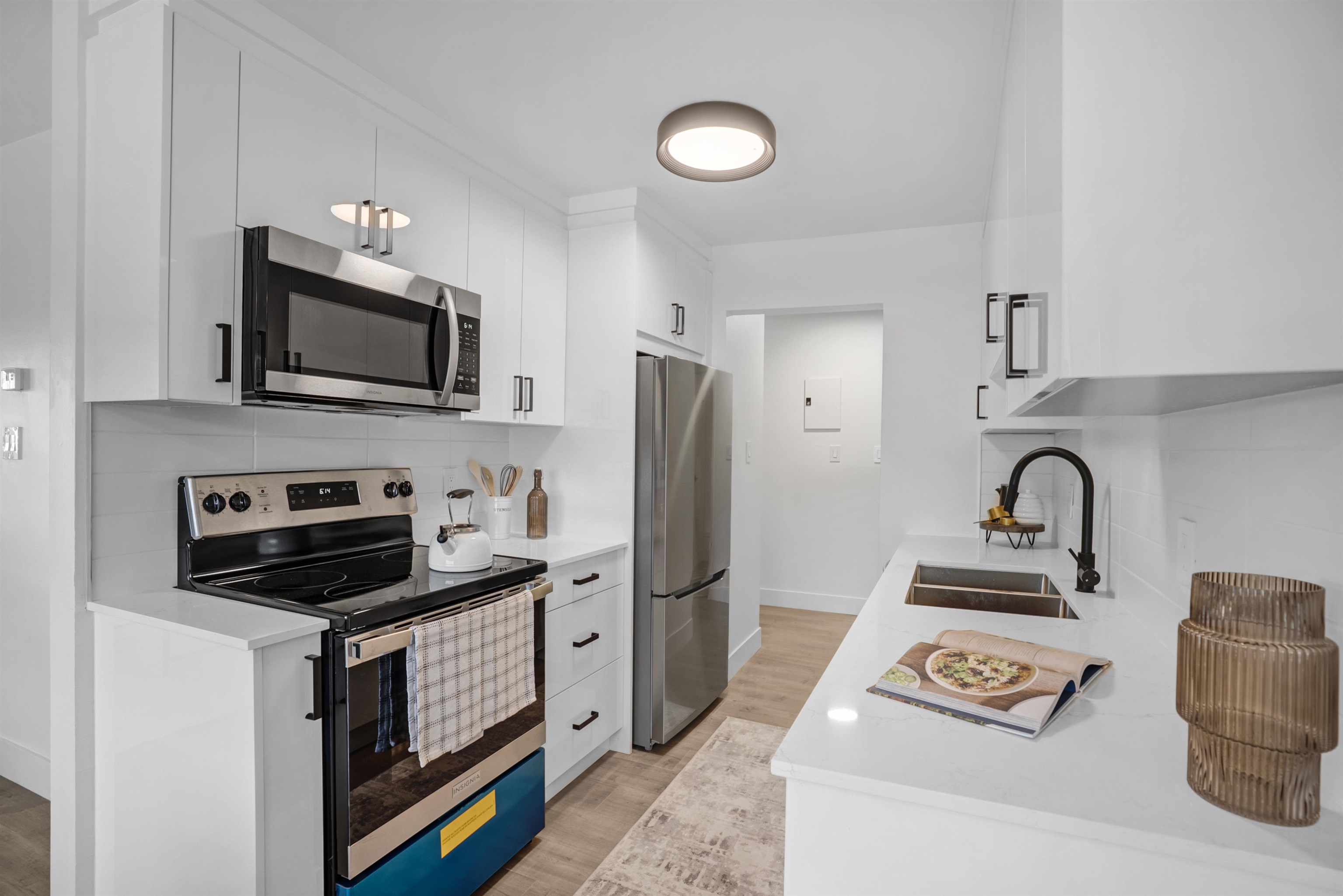 206 2299 E 30TH AVENUE Unit: 206
