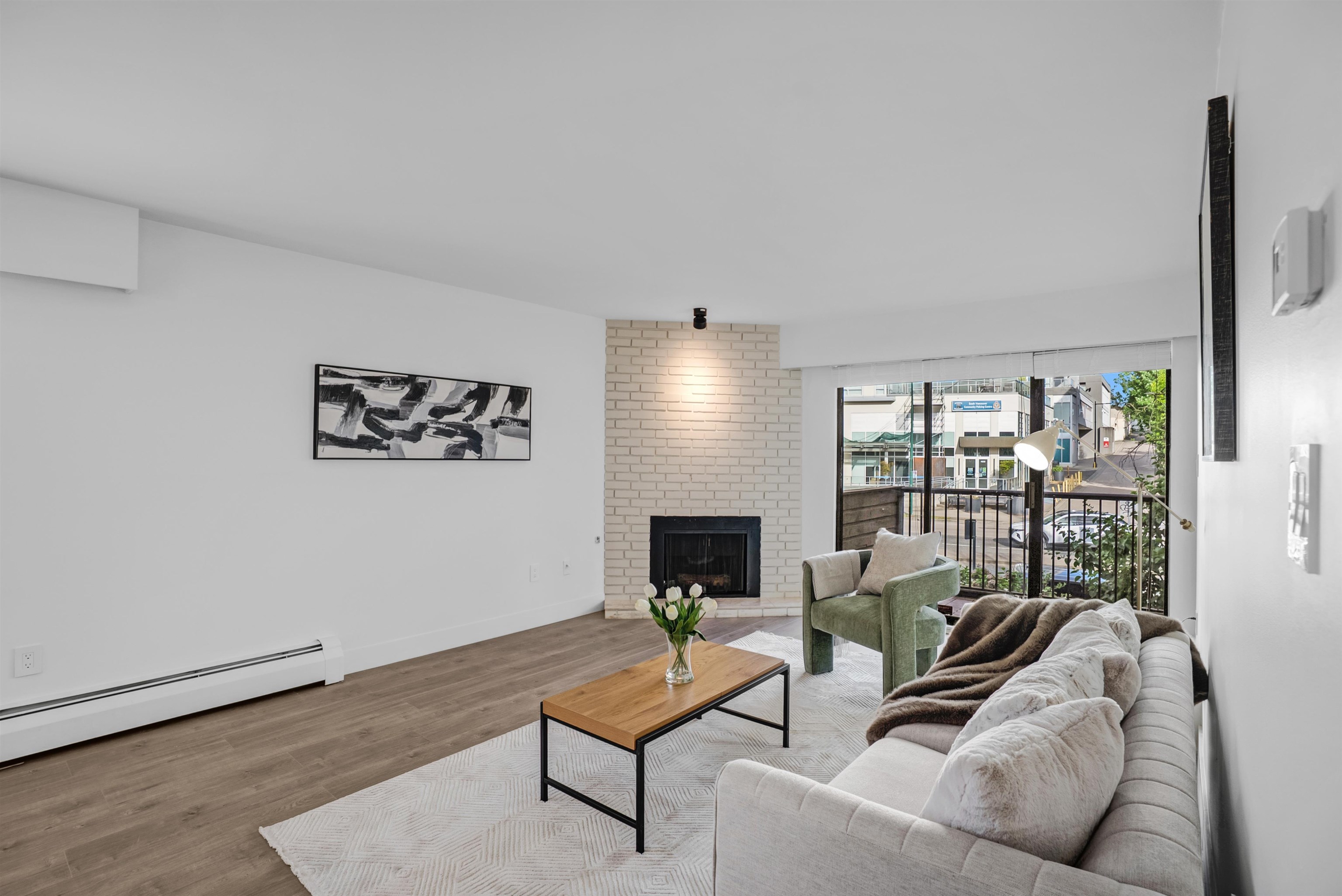 206 2299 E 30TH AVENUE Unit: 206