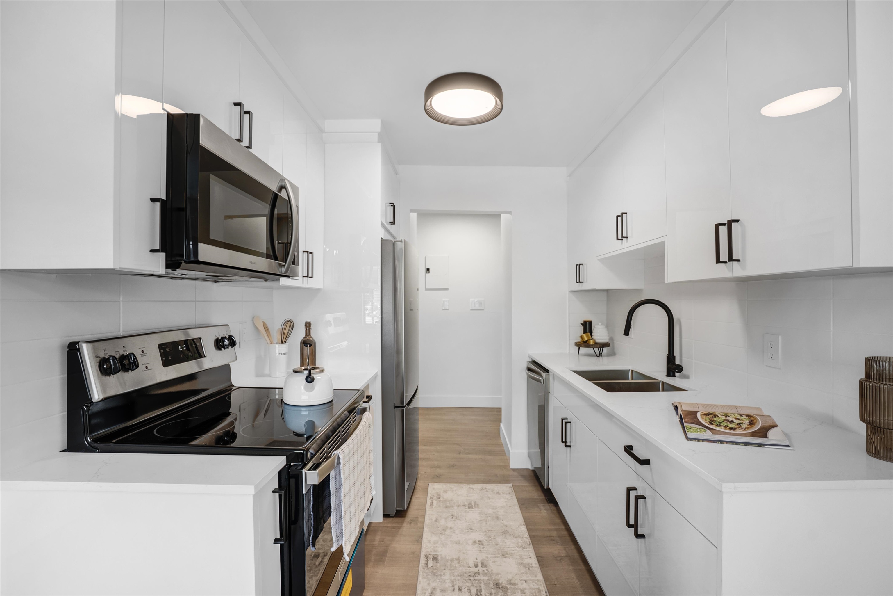 206 2299 E 30TH AVENUE Unit: 206