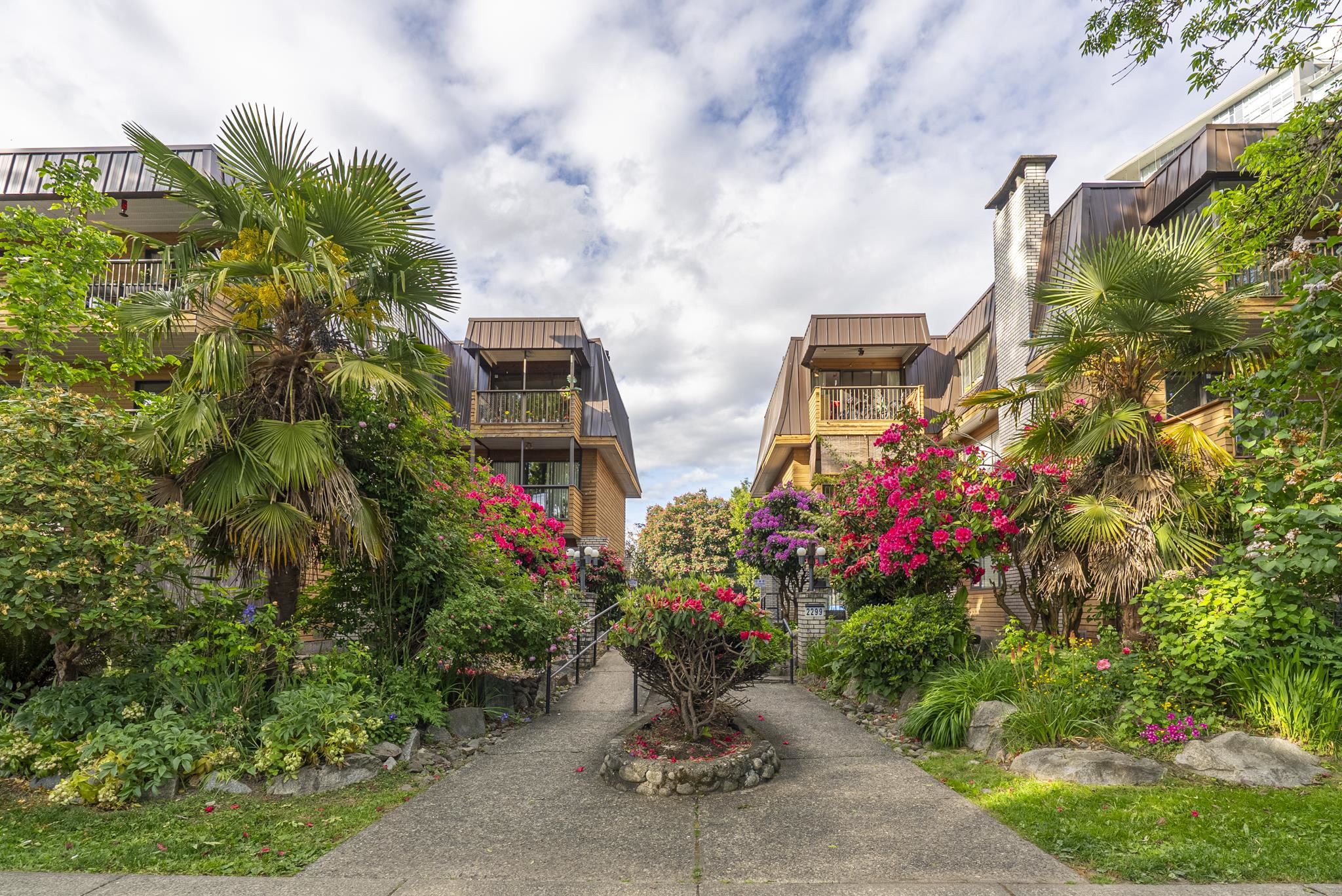 206 2299 E 30TH AVENUE Unit: 206