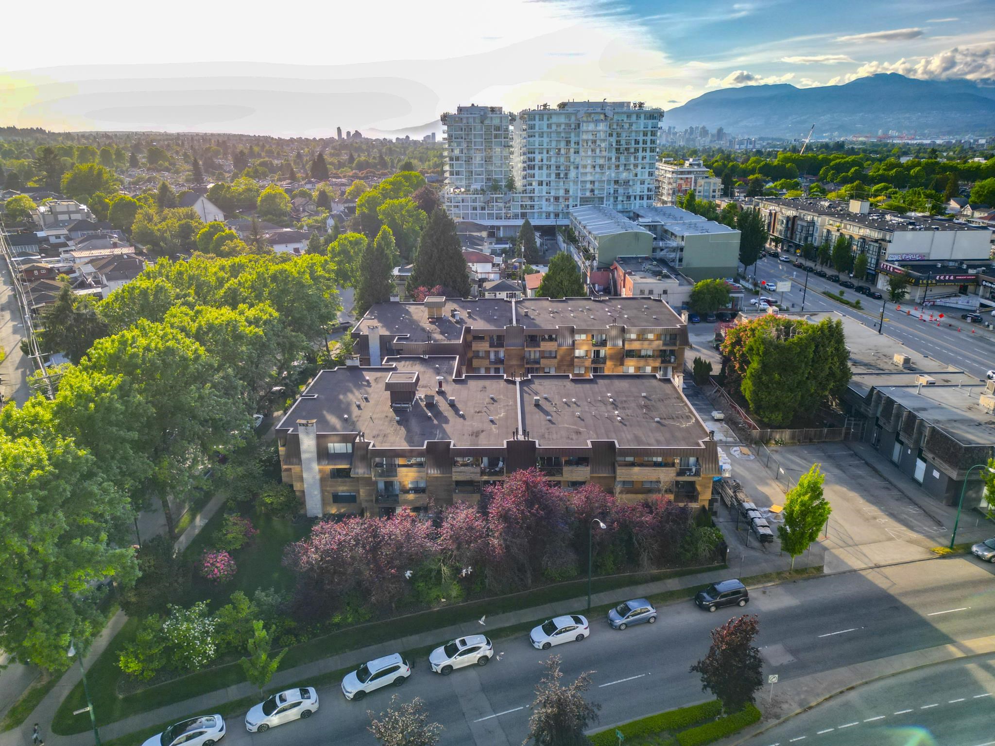 206 2299 E 30TH AVENUE Unit: 206
