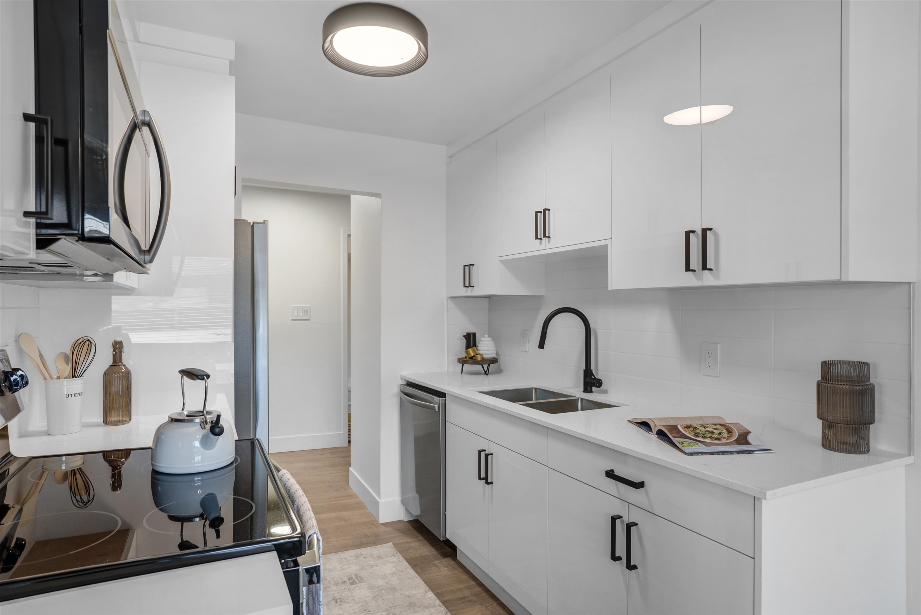 206 2299 E 30TH AVENUE Unit: 206