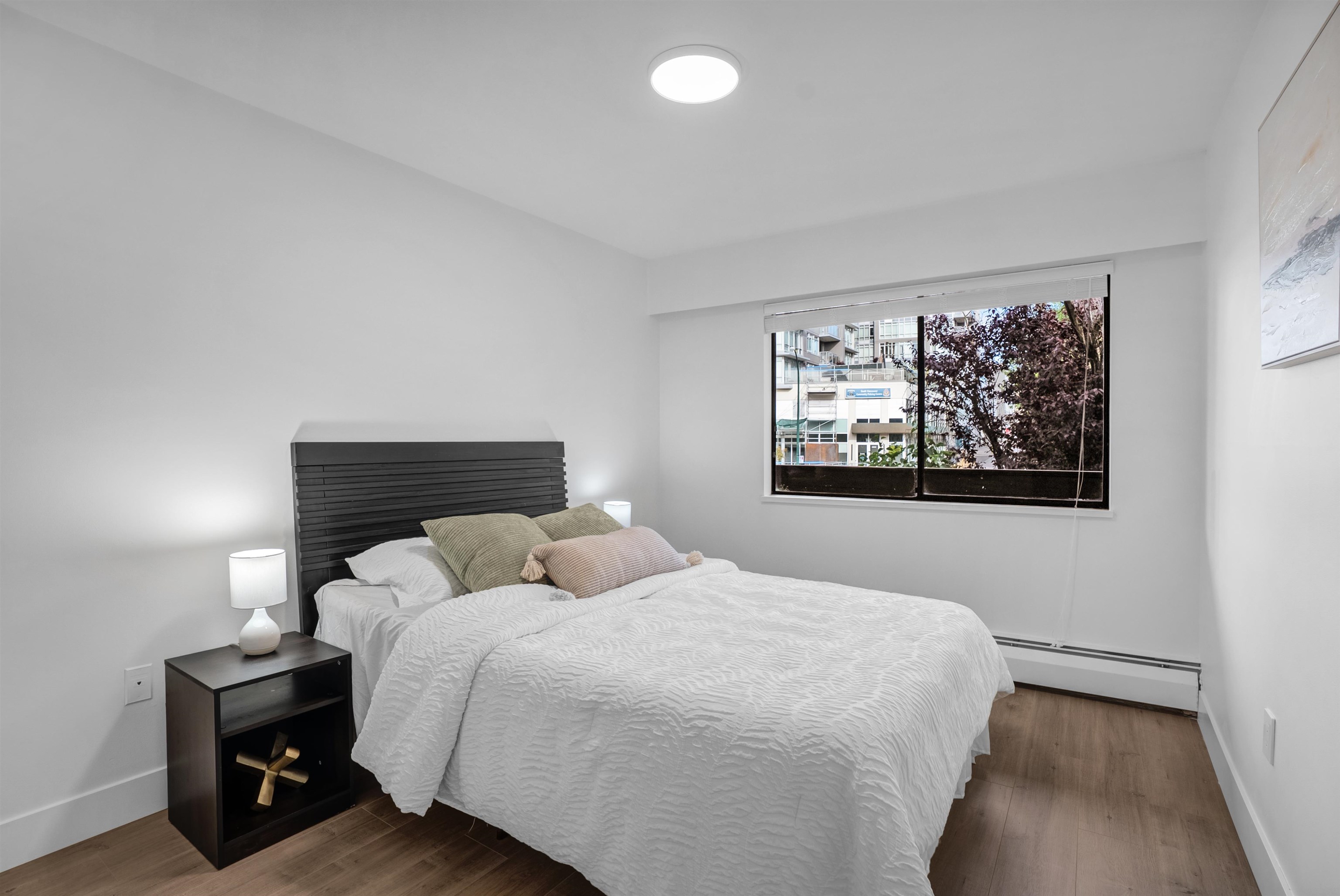206 2299 E 30TH AVENUE Unit: 206