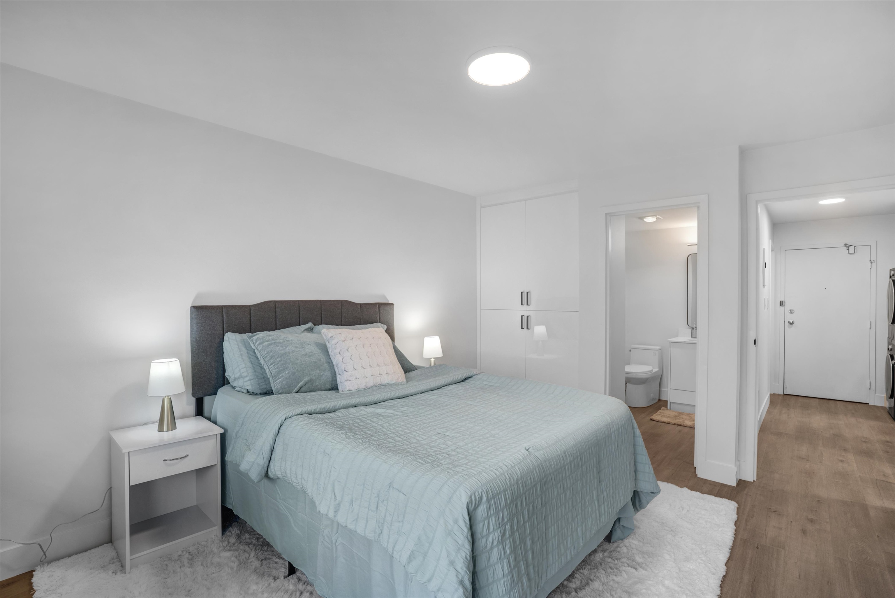 206 2299 E 30TH AVENUE Unit: 206