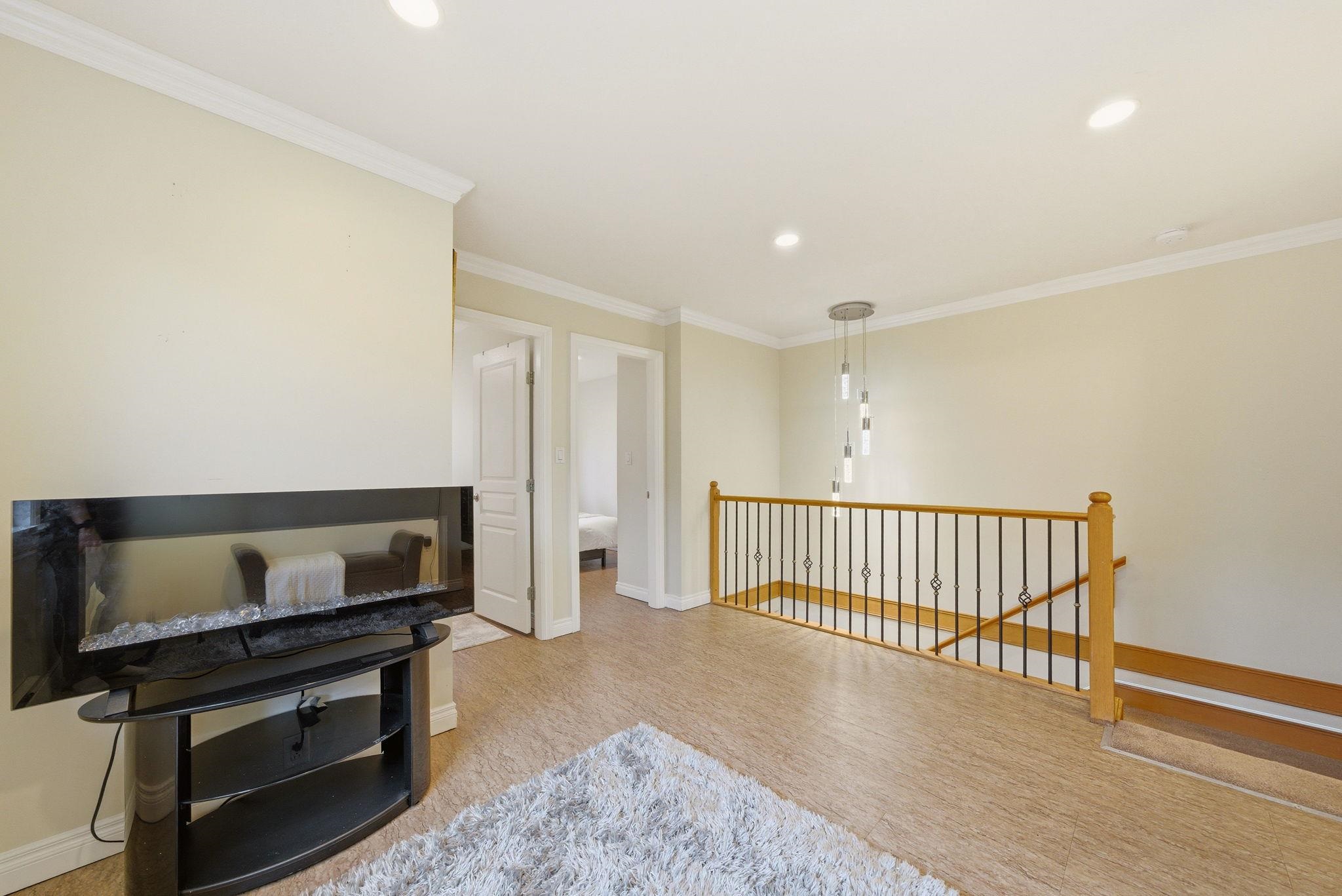 562 W KEITH ROAD