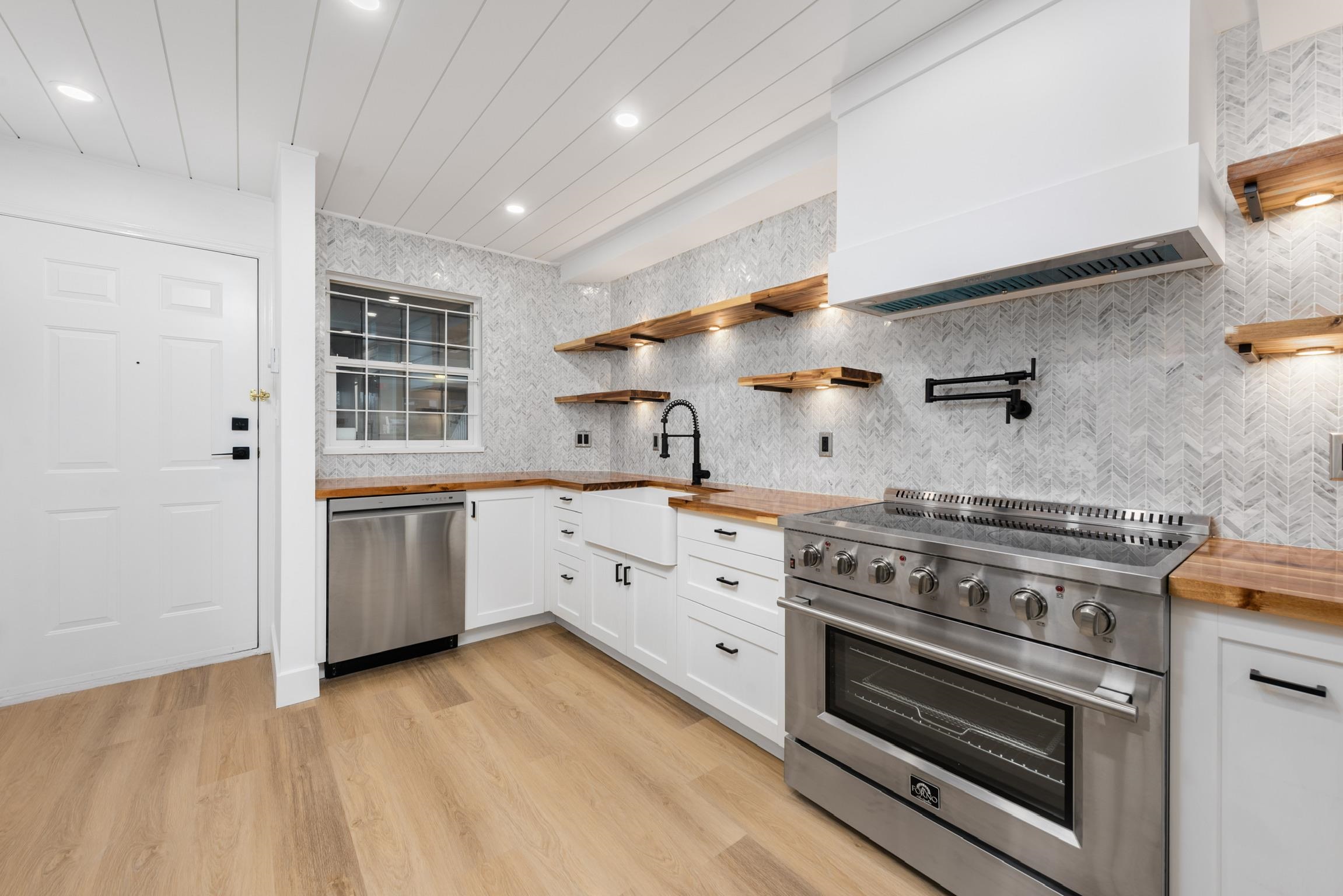 318 2238 KINGSWAY Unit: 318