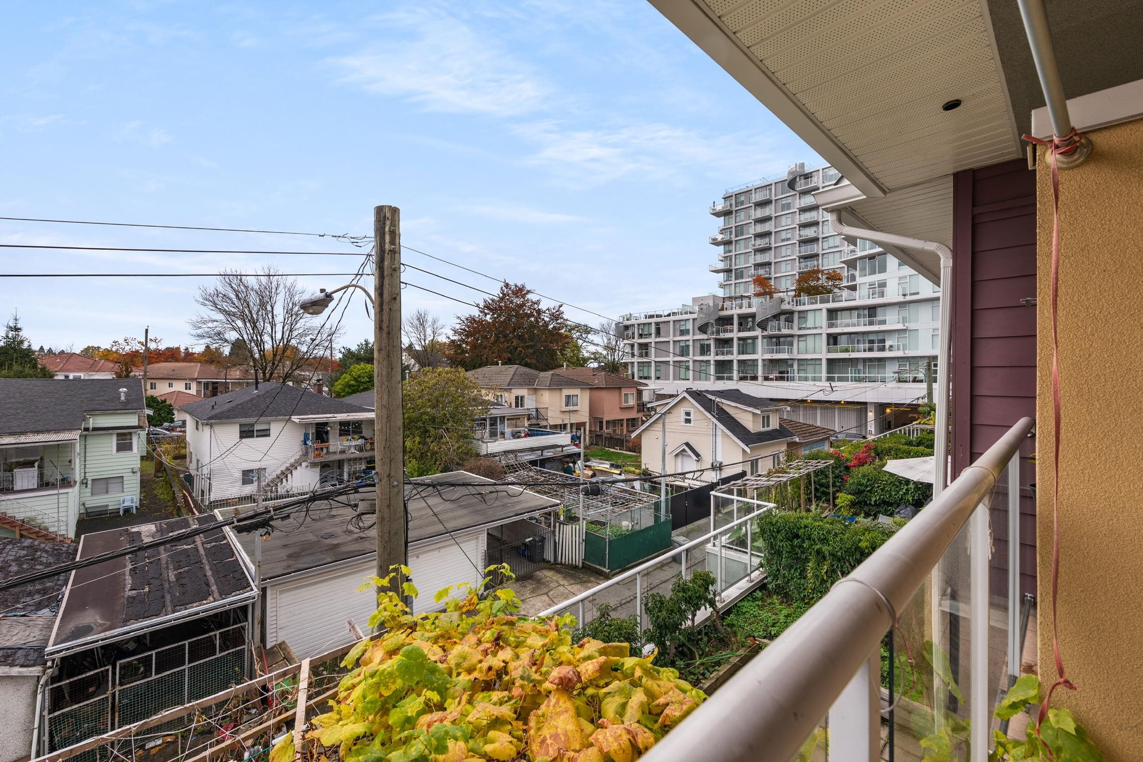 318 2238 KINGSWAY Unit: 318