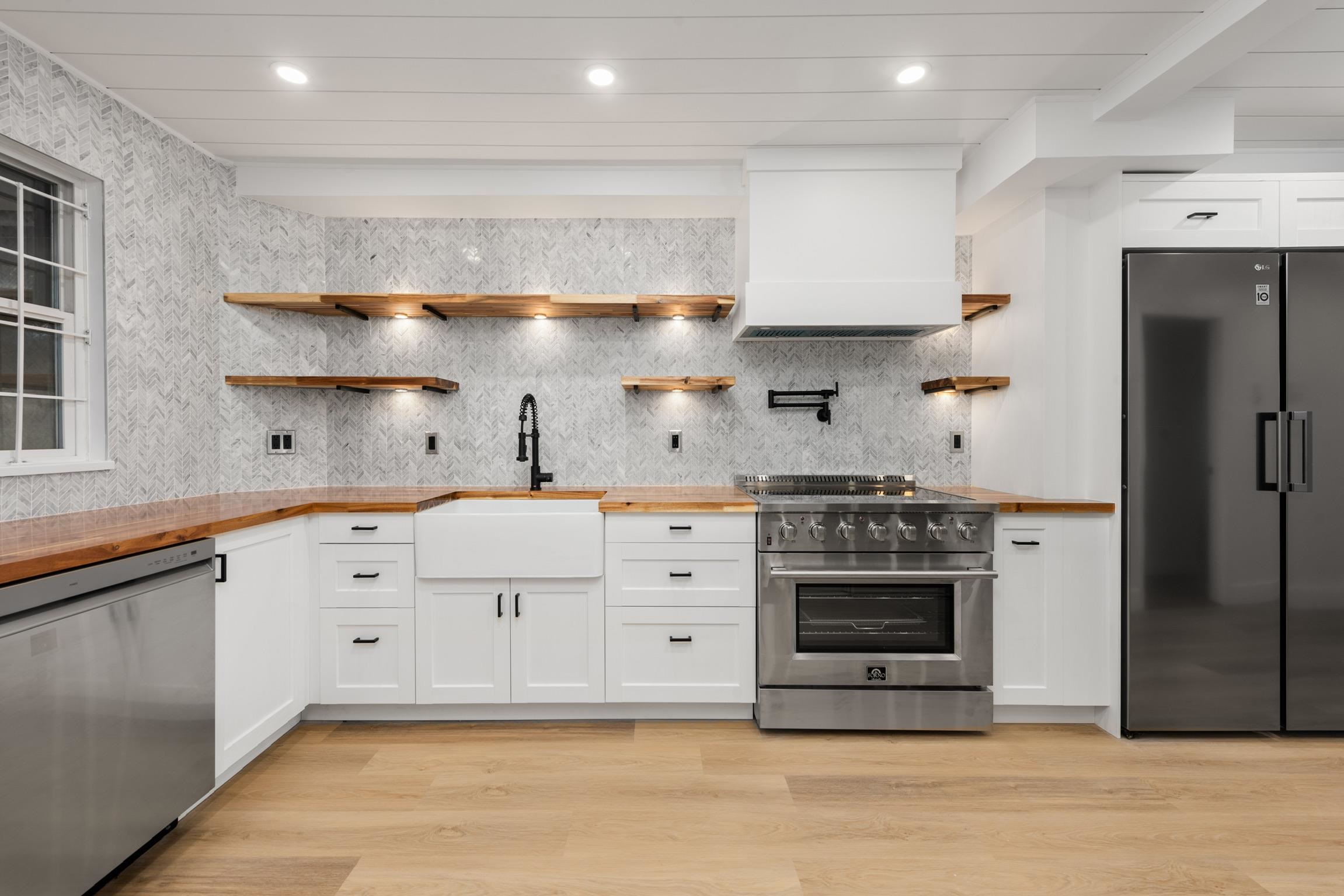 318 2238 KINGSWAY Unit: 318