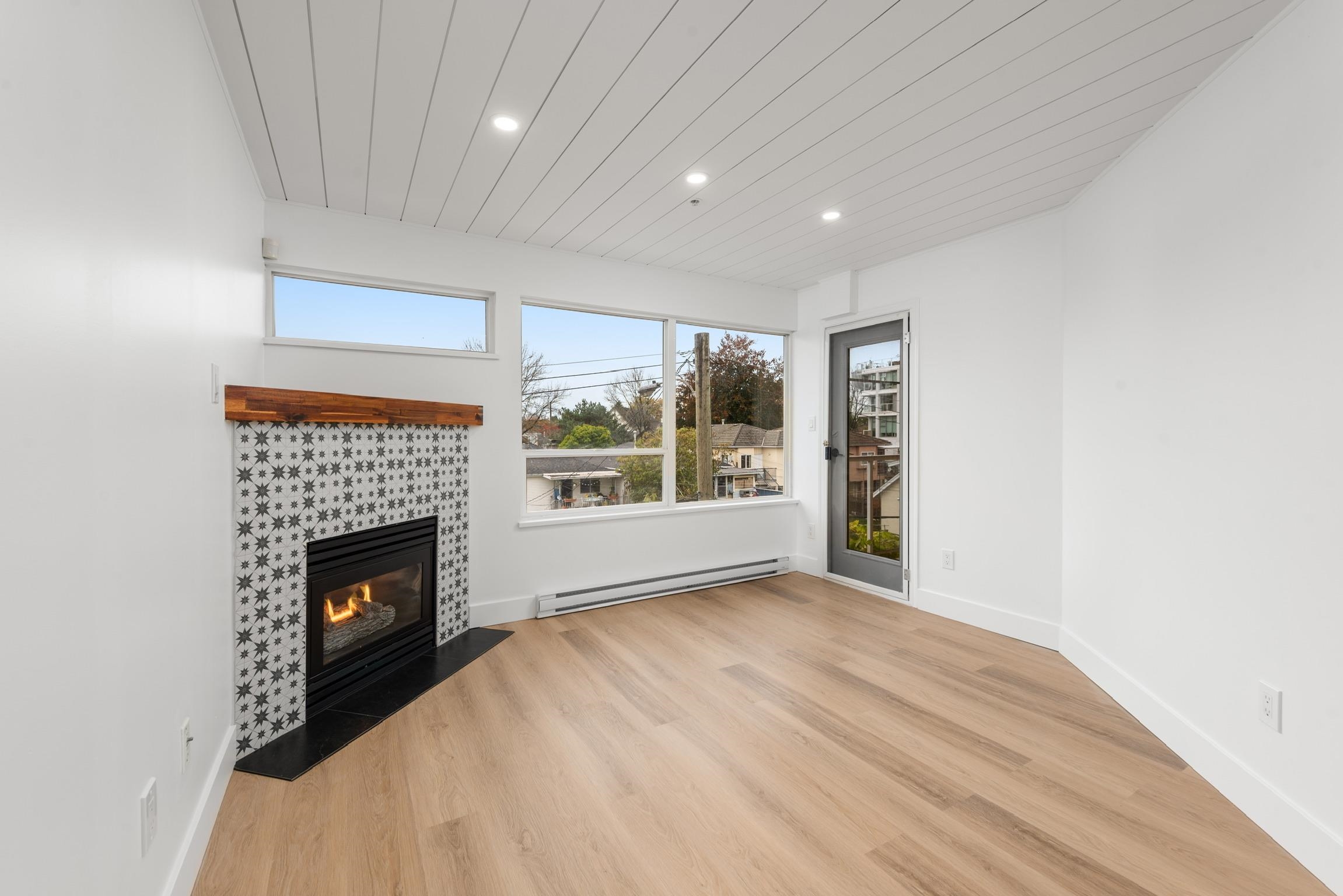 318 2238 KINGSWAY Unit: 318