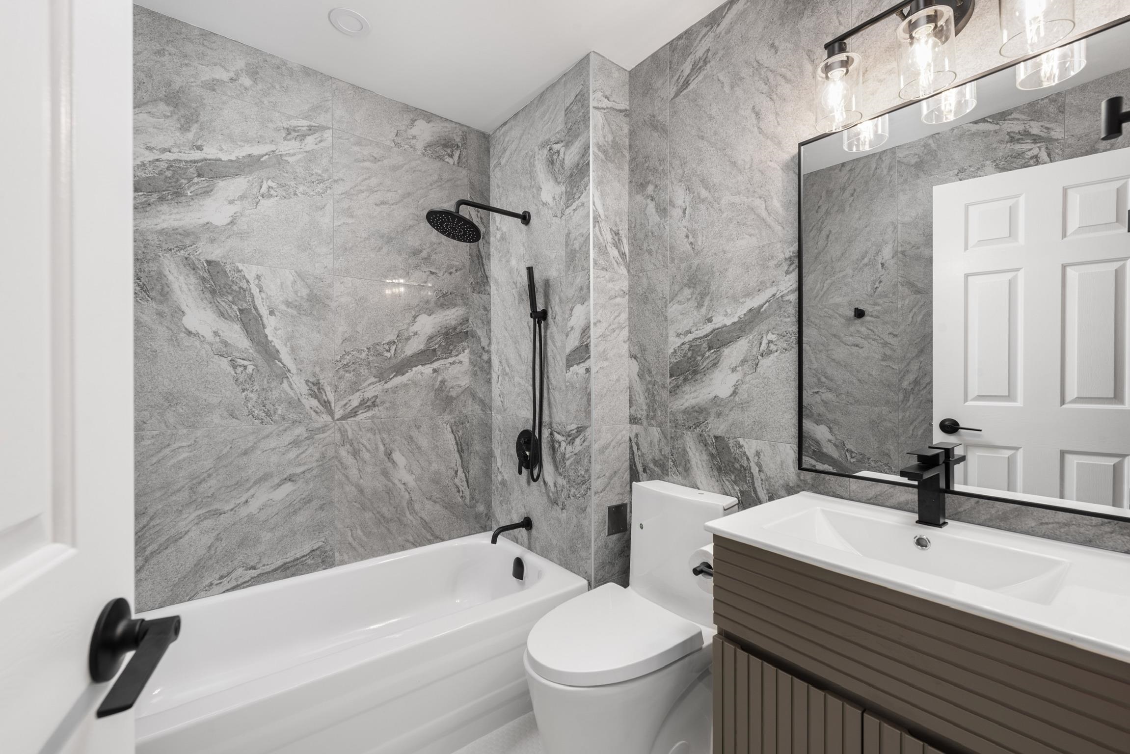 318 2238 KINGSWAY Unit: 318