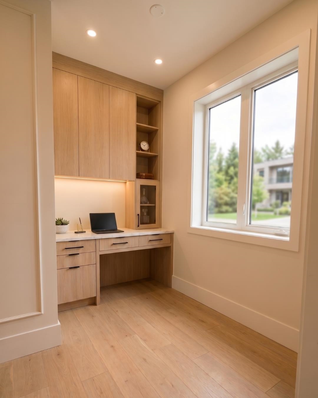 1 646 E 23RD AVENUE Unit: 1