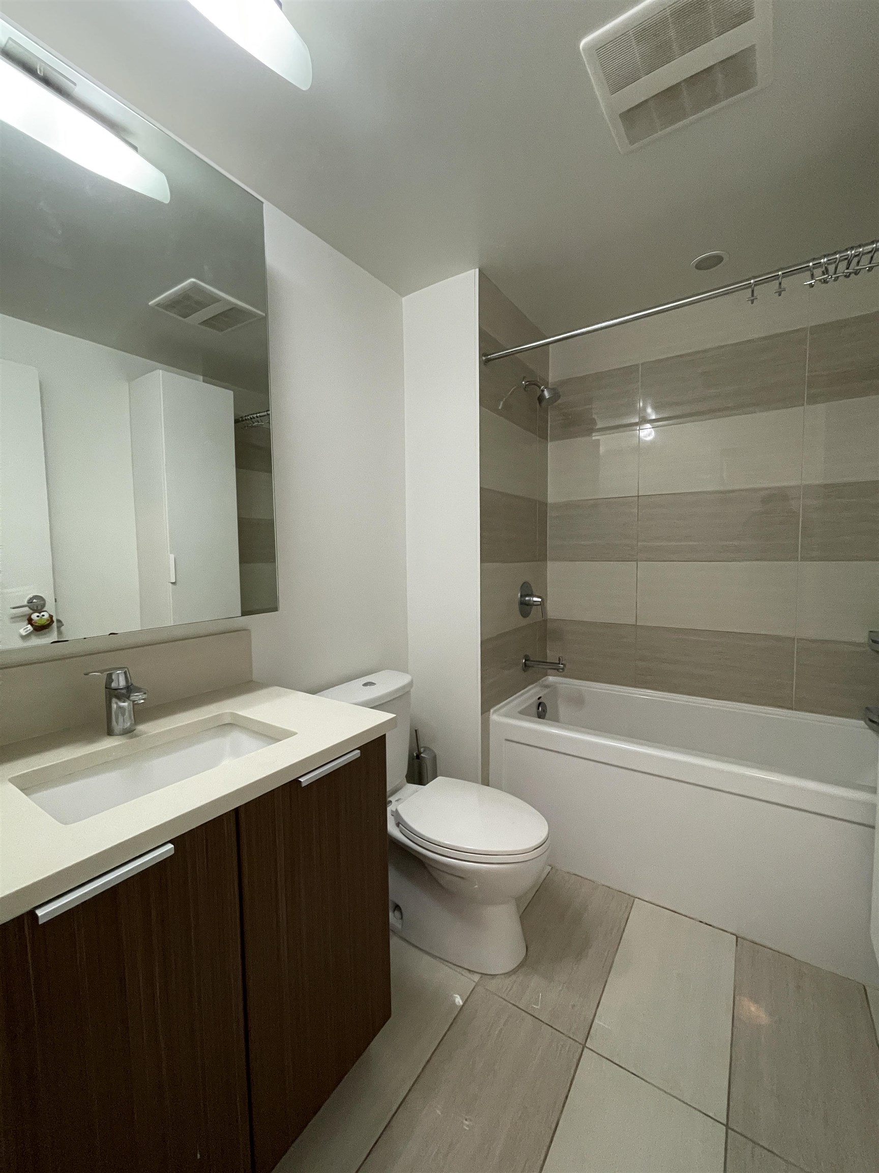 1507 13308 CENTRAL AVENUE Unit: 1507